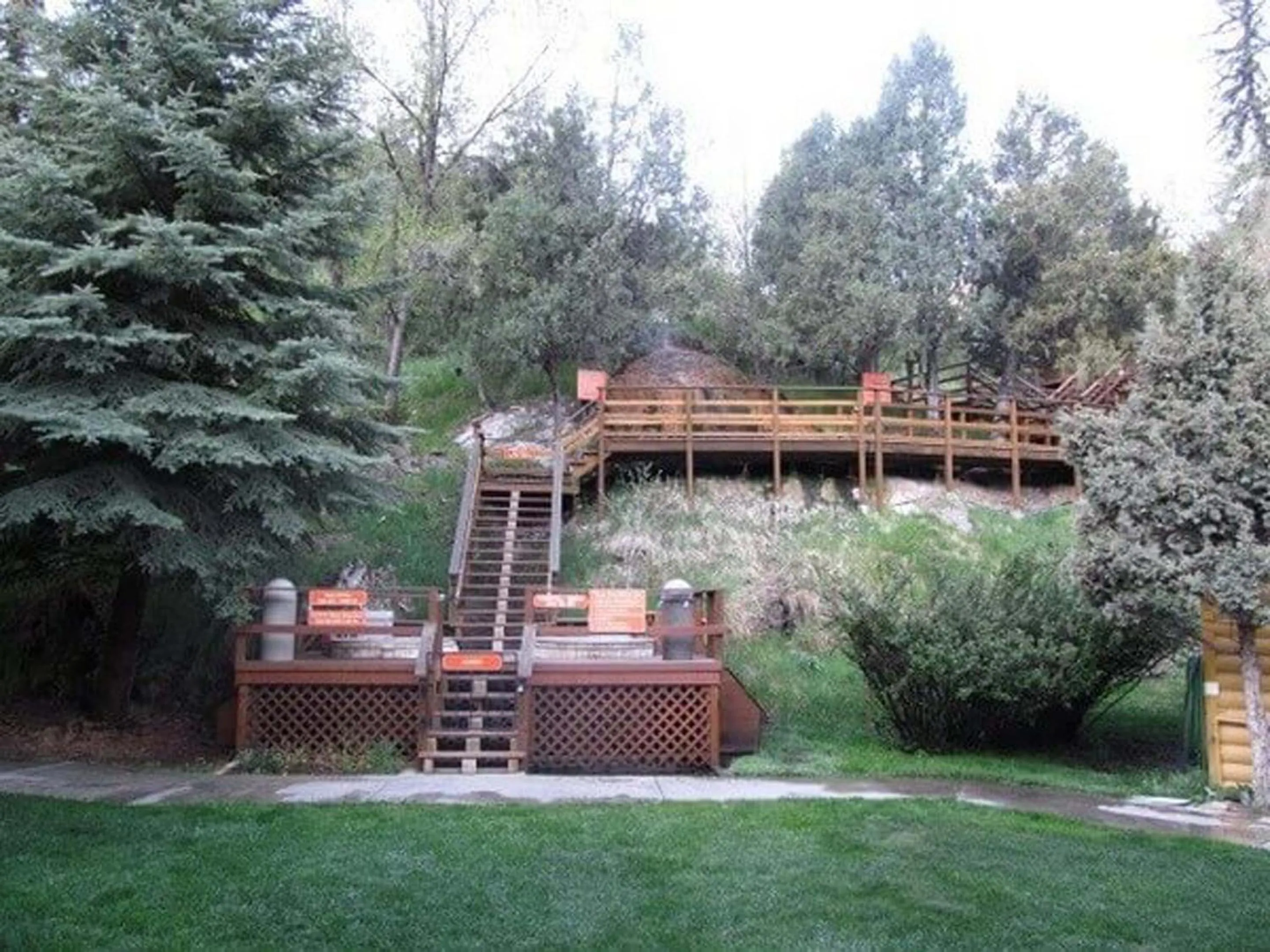 Patio in Box Canyon Lodge and Hot Springs