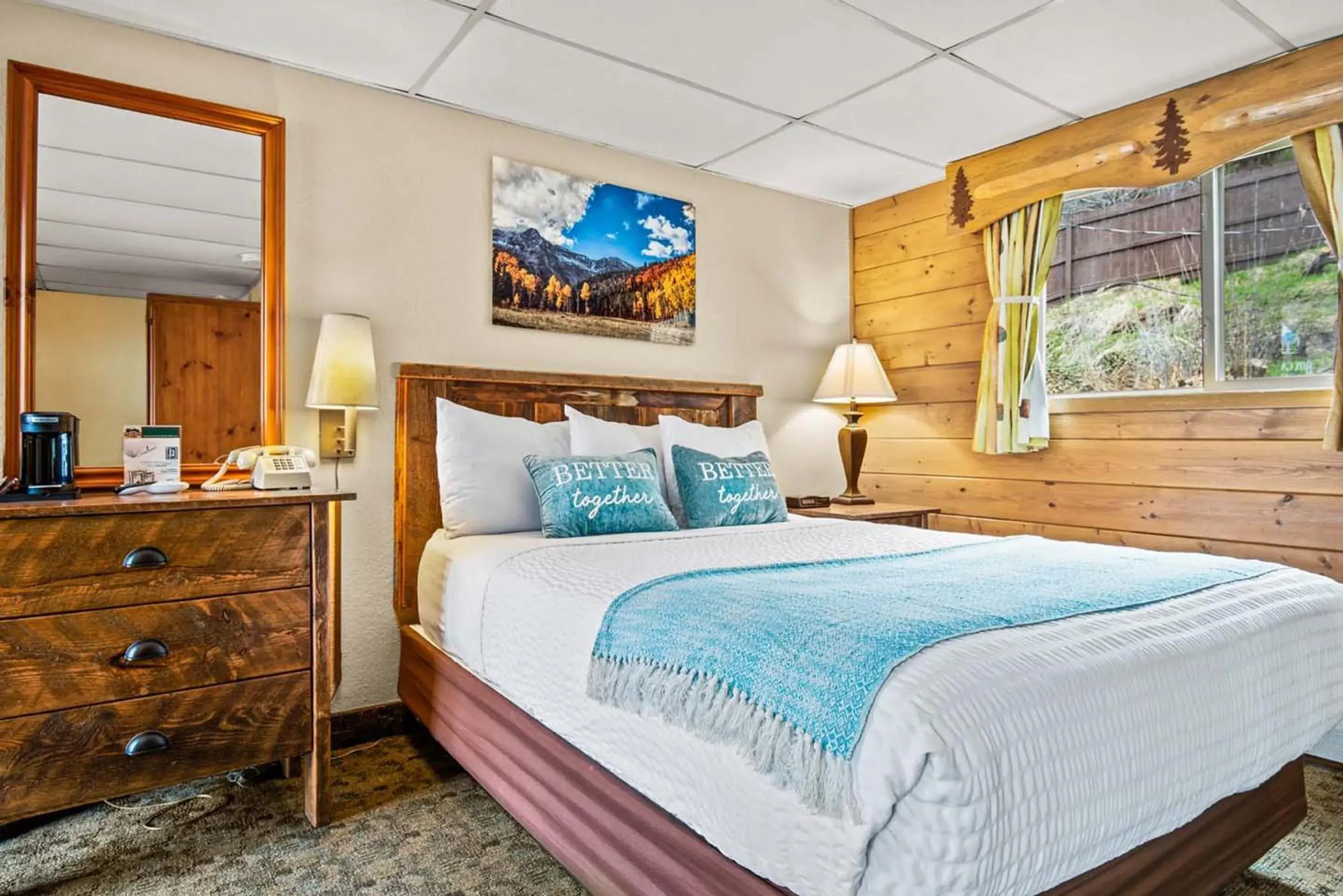 Standard Queen in Box Canyon Lodge and Hot Springs Standard Queen in Box Canyon Lodge and Hot Springs