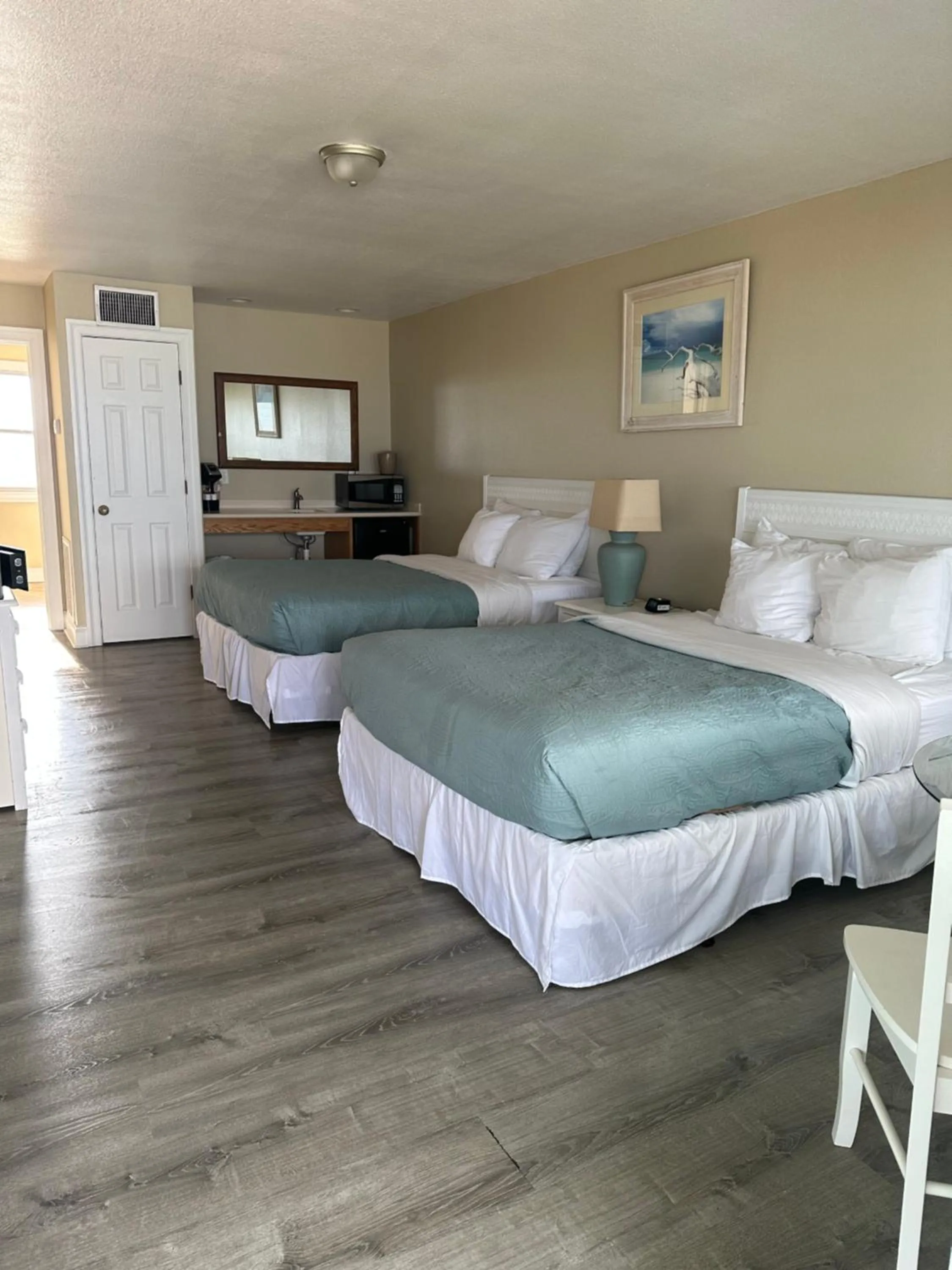 Photo of the whole room, Bed in Cape Hatteras Motel