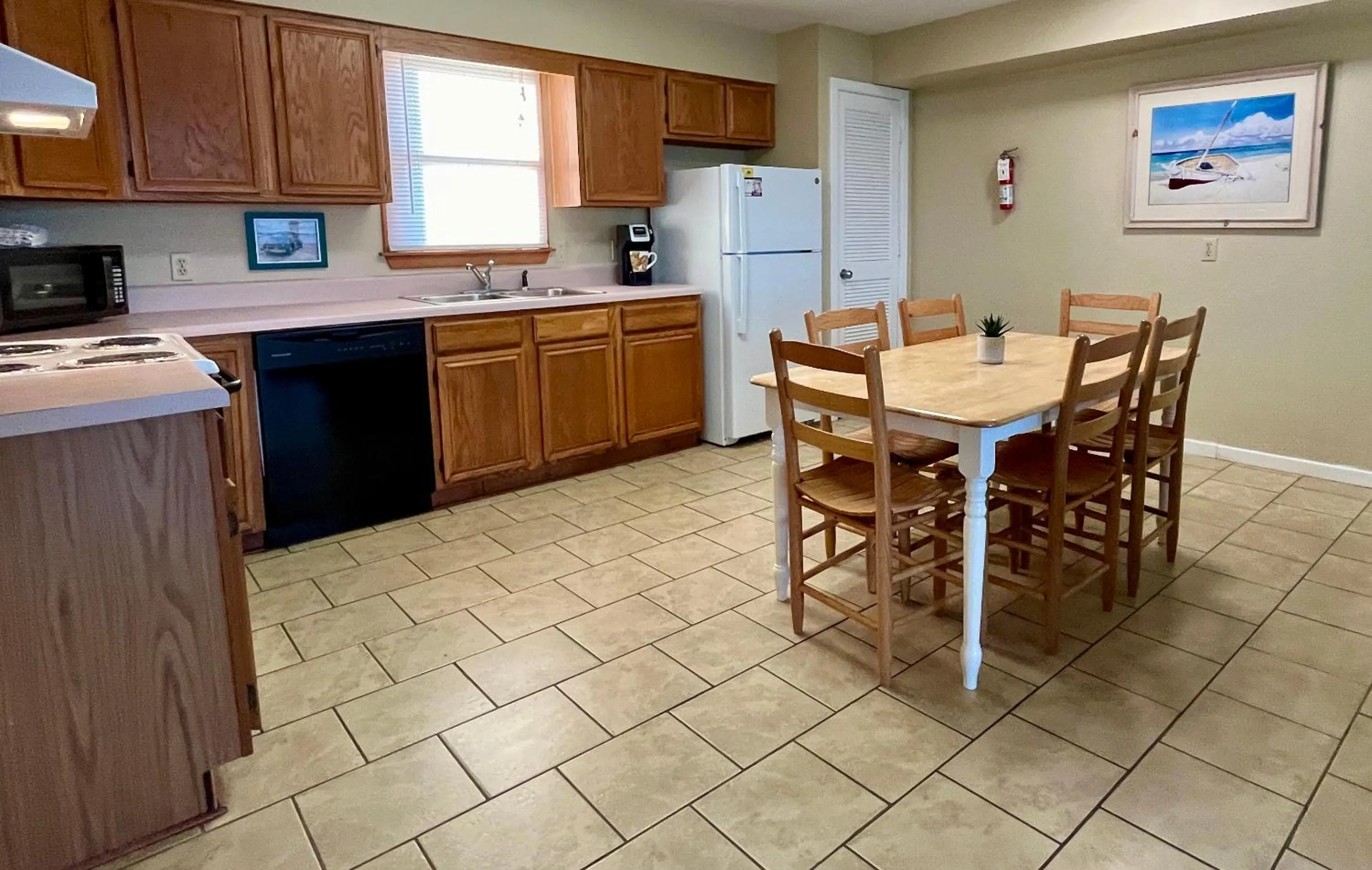 Kitchen or kitchenette in Cape Hatteras Motel