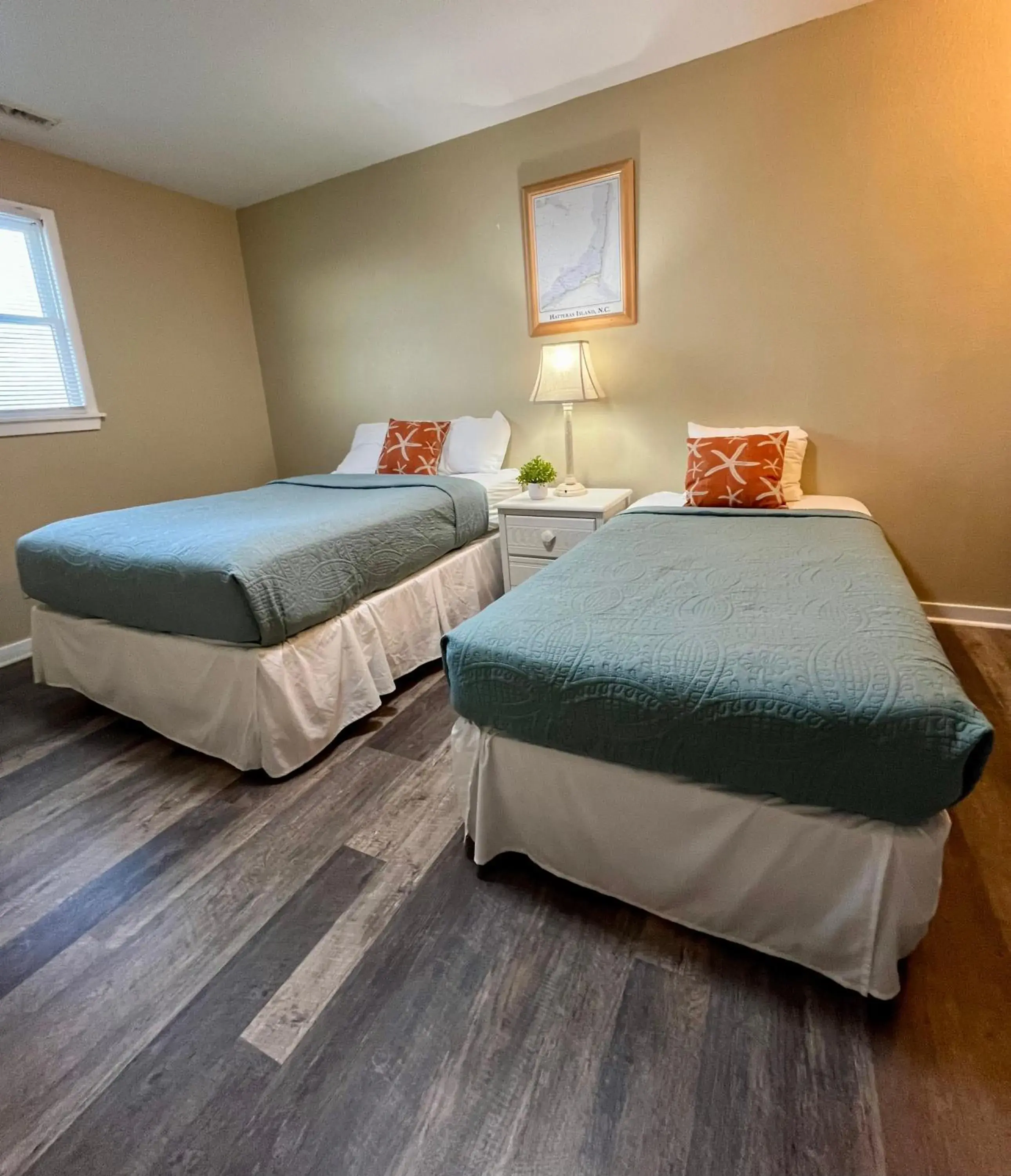 Two-Bedroom Suite with a Pool view in Cape Hatteras Motel Two-Bedroom Suite with a Pool view in Cape Hatteras Motel