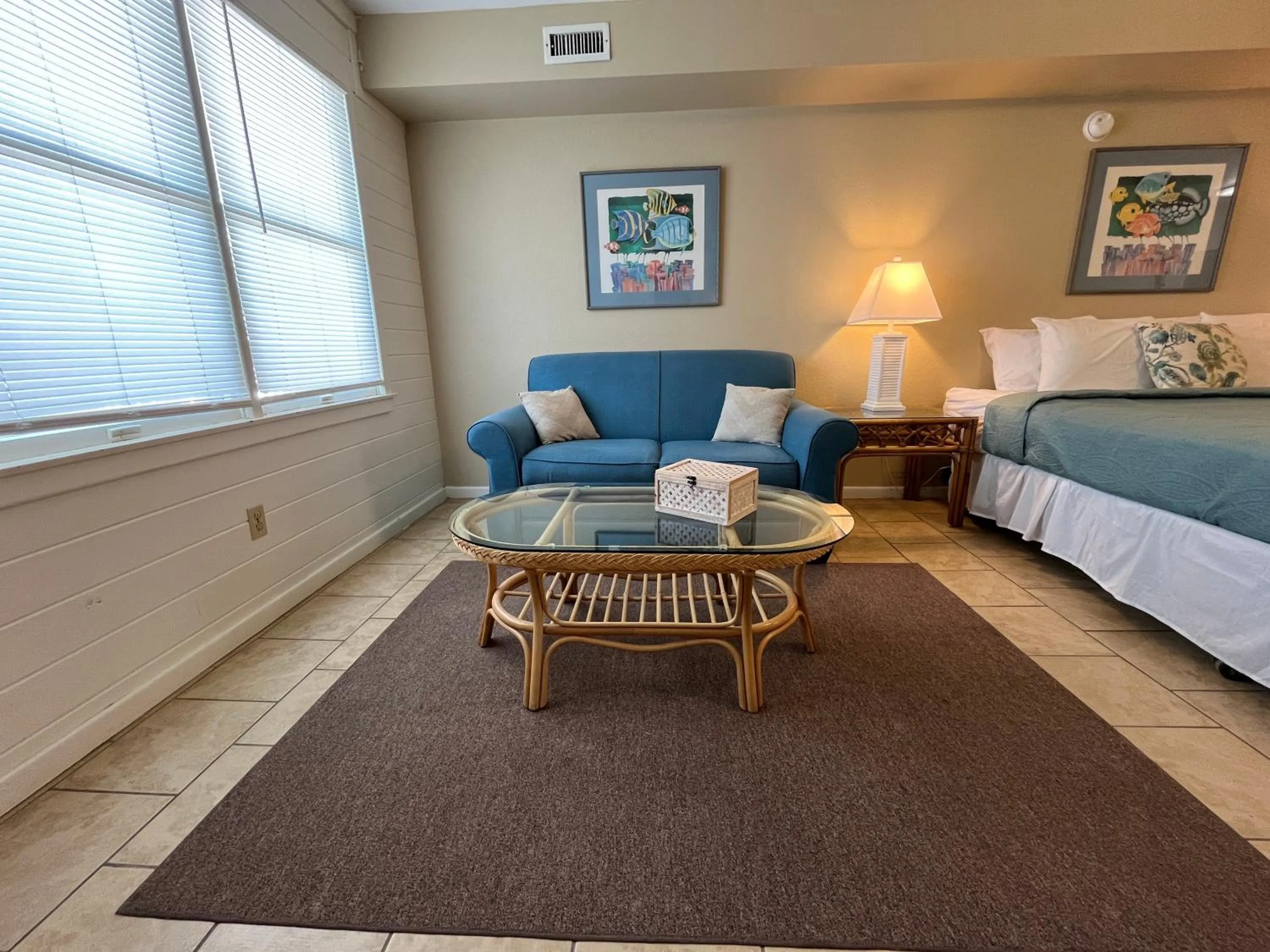 Seating area, Bed in Cape Hatteras Motel