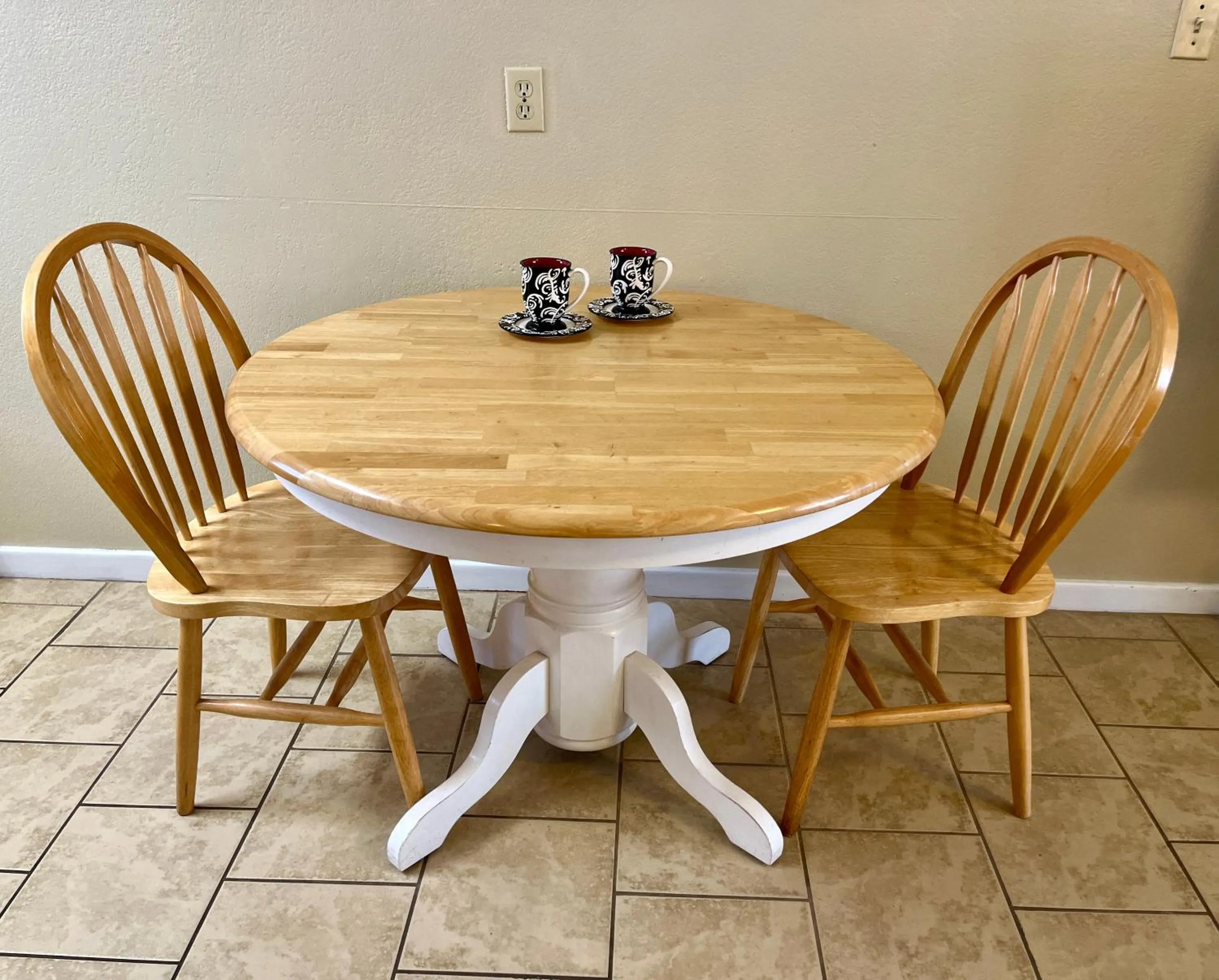 Dining area in Cape Hatteras Motel