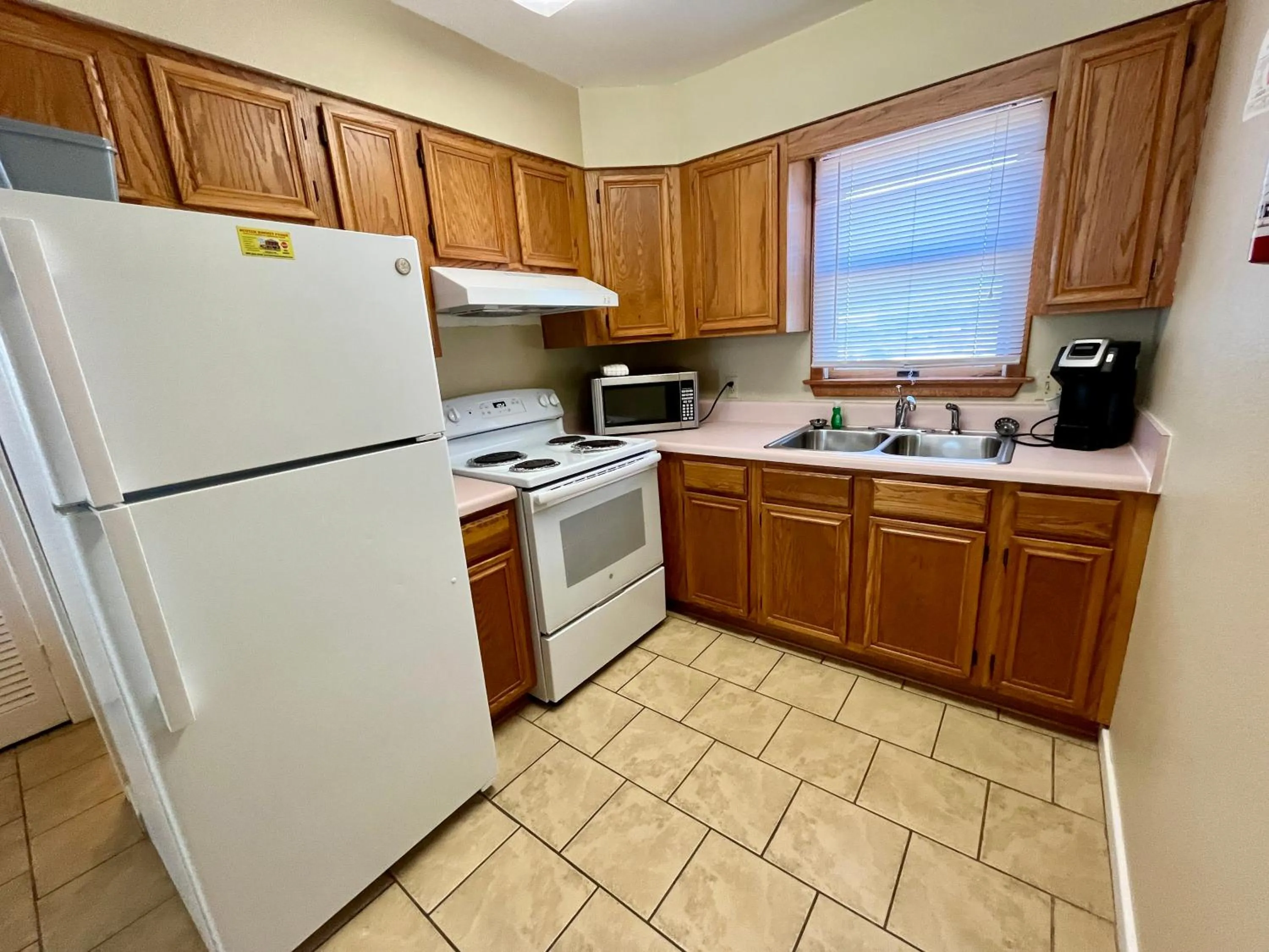 kitchen in Cape Hatteras Motel