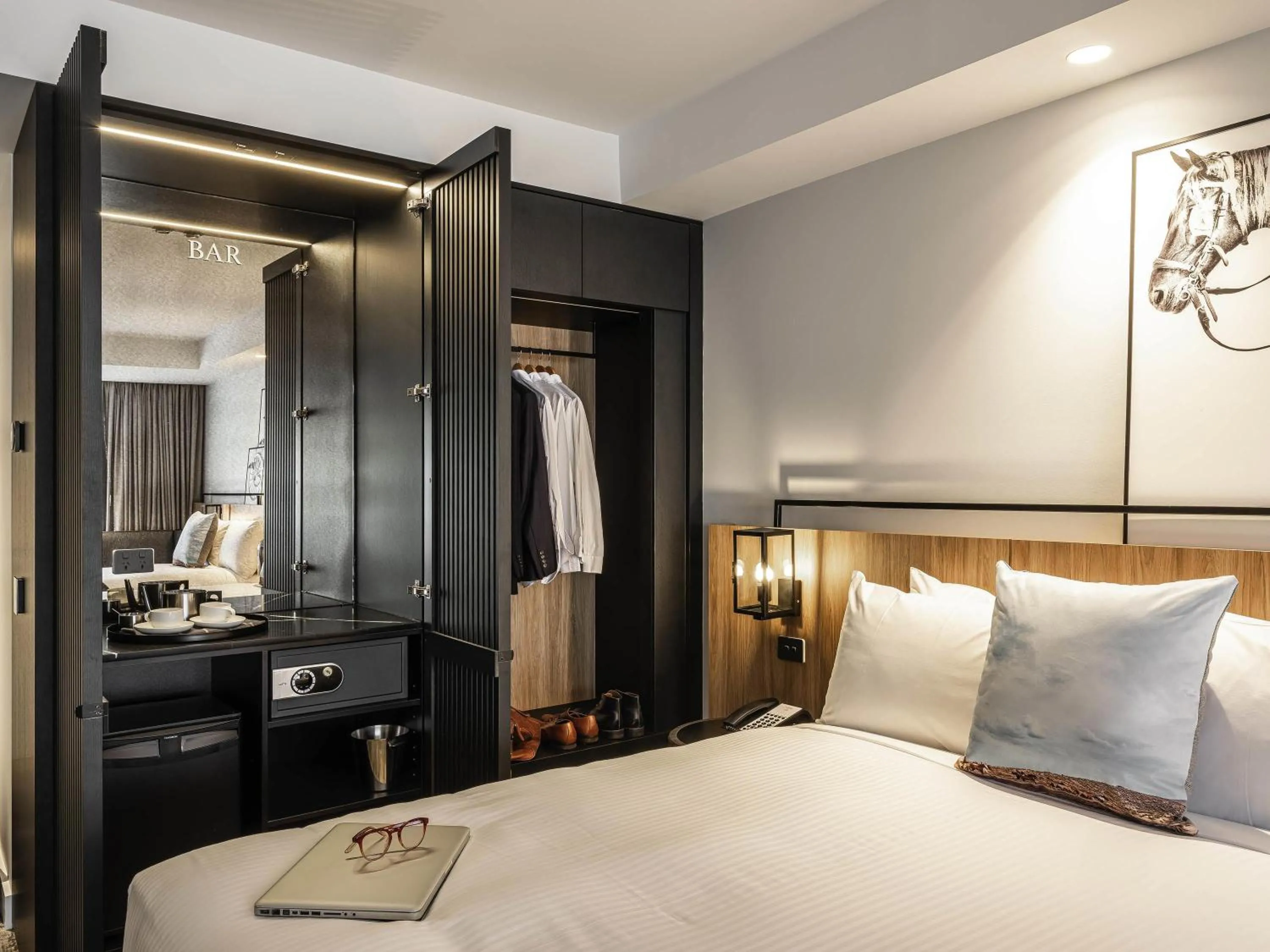 Bedroom, Bed in Mercure Sydney Rouse Hill