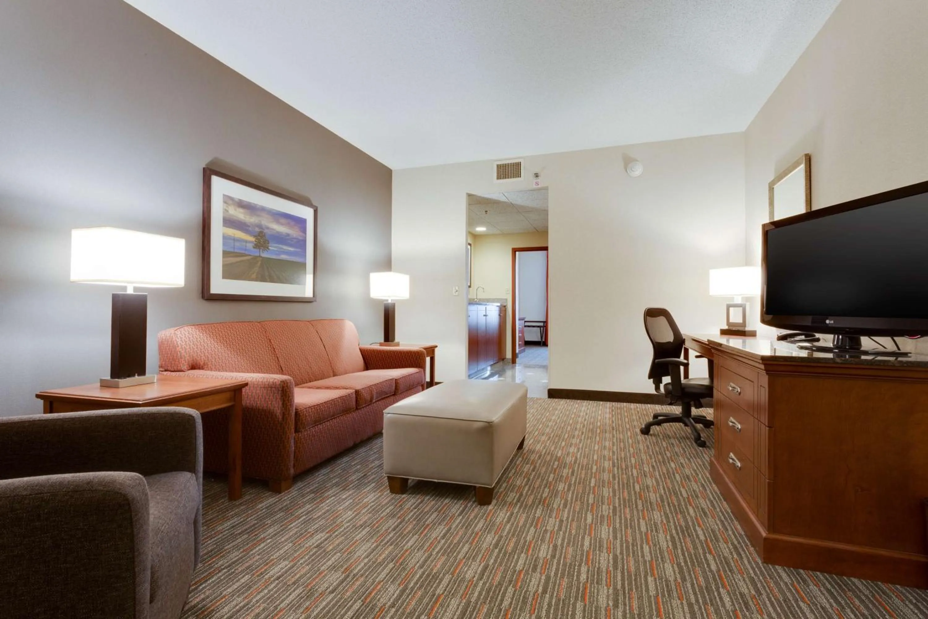 Photo of the whole room, Bed in Drury Inn & Suites St. Louis/O'Fallon, IL