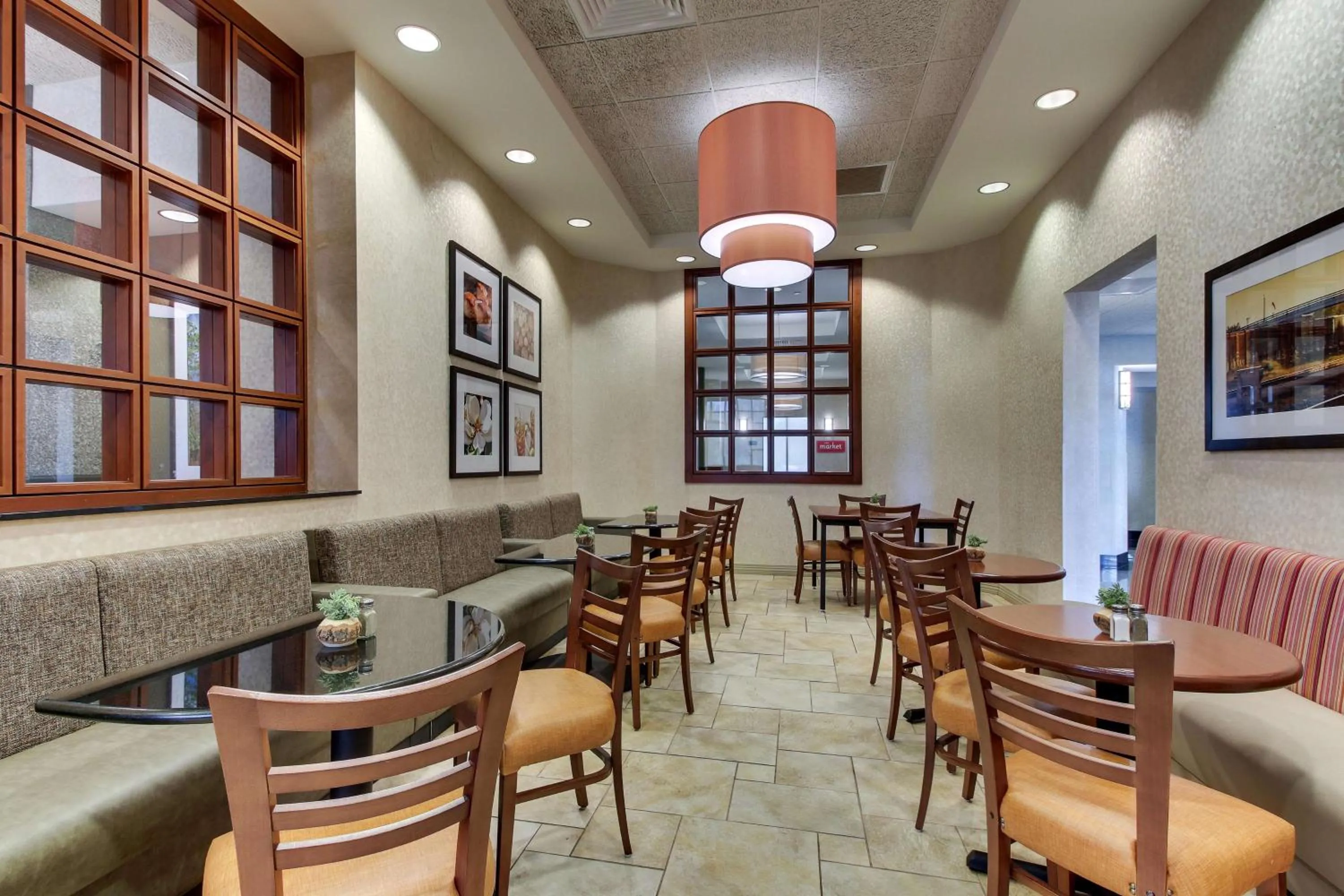 Restaurant/places to eat in Drury Inn & Suites Meridian