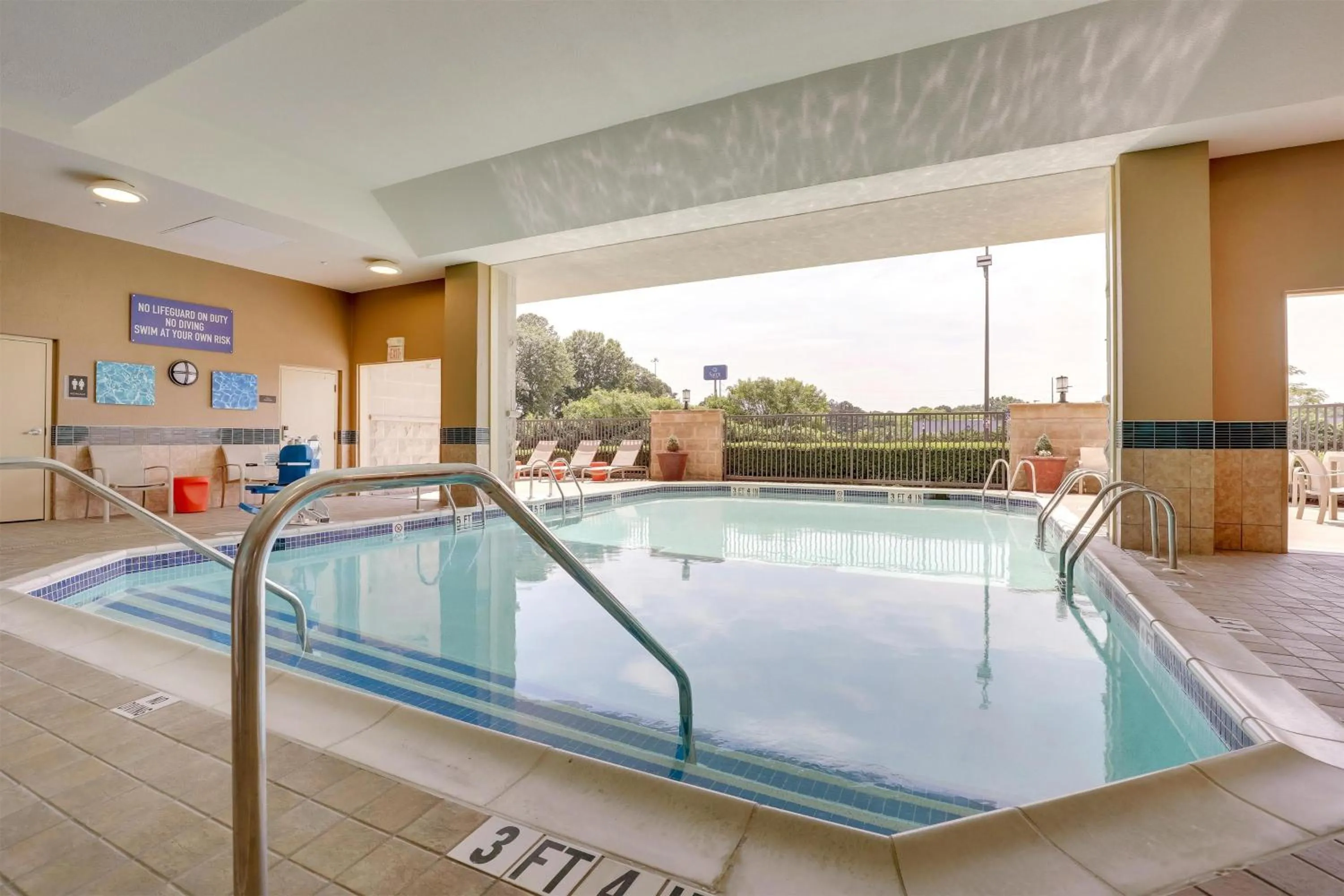 Pool view in Drury Inn & Suites Montgomery