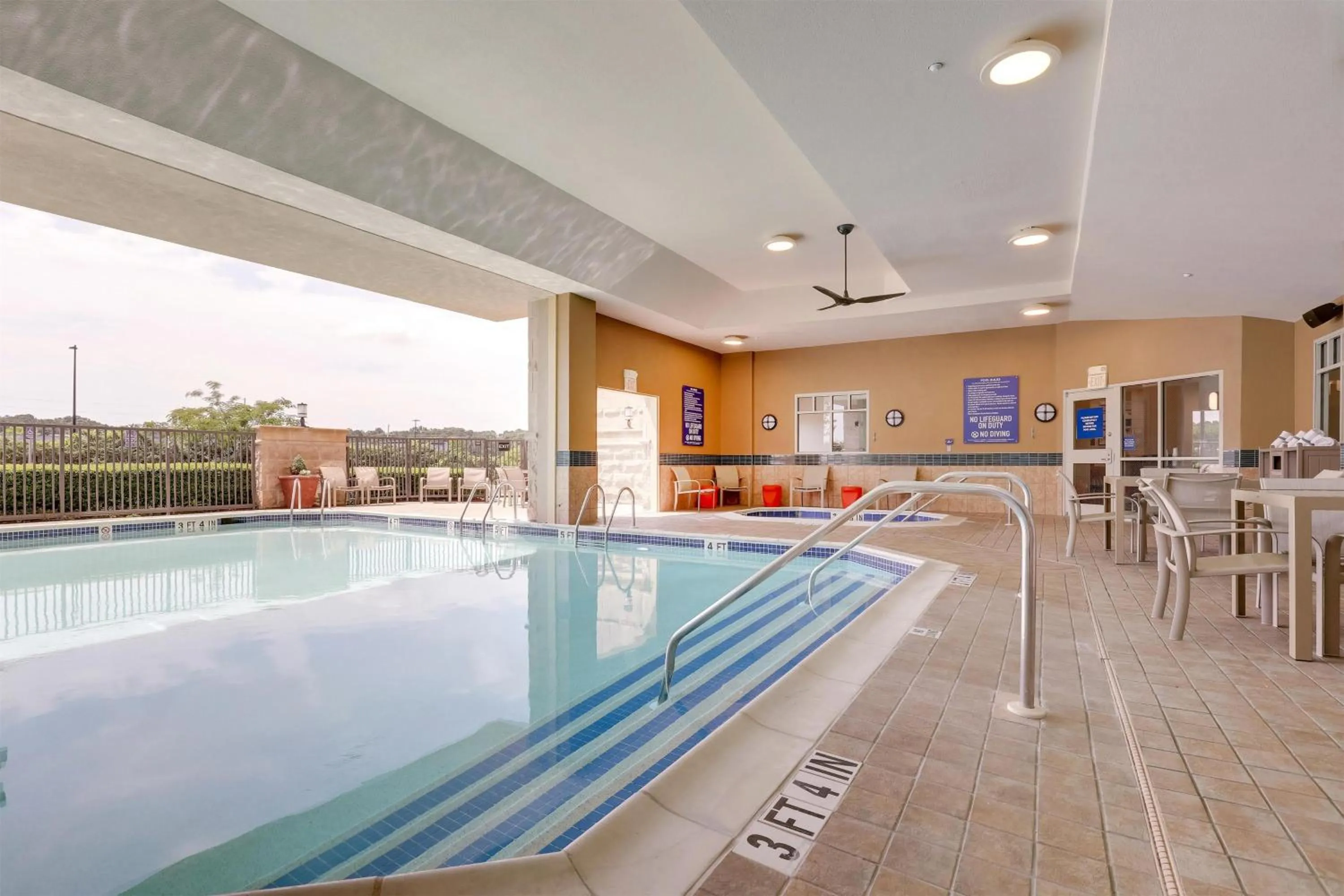 Pool view in Drury Inn & Suites Montgomery