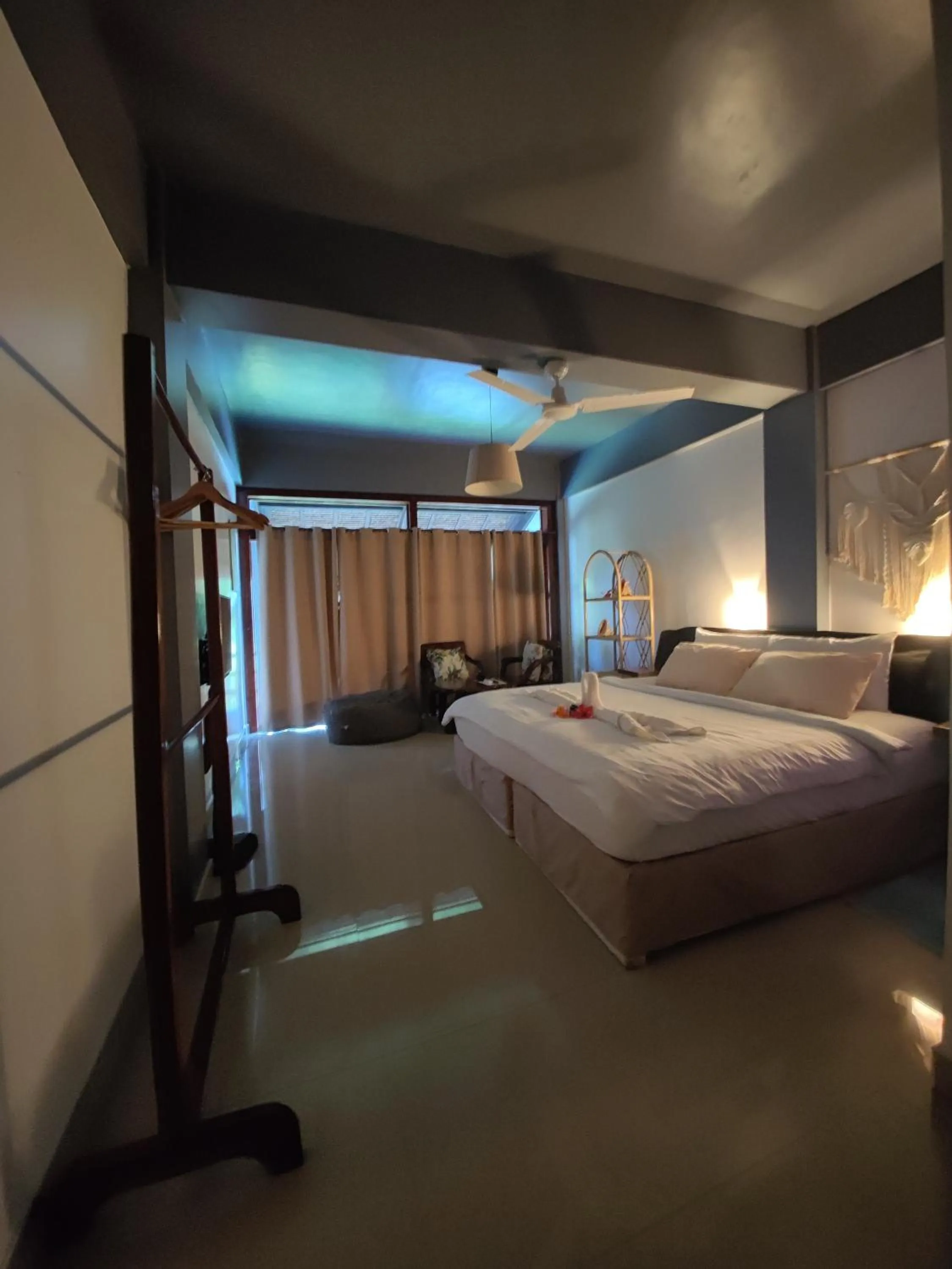 Bed in Daluyong Beach Resort