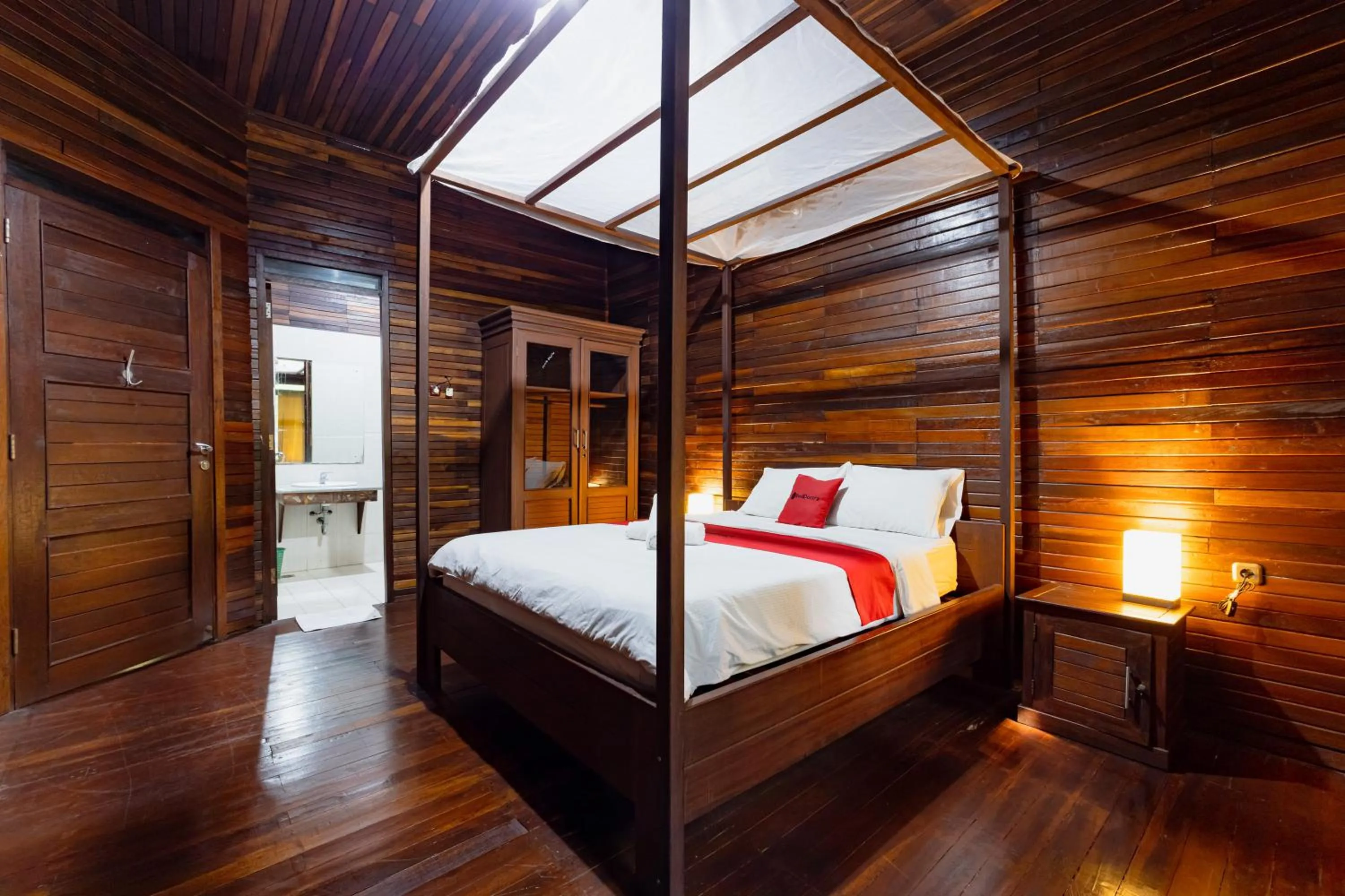 Bedroom, Bed in RedDoorz Resort @ Taman Wisata Mangrove
