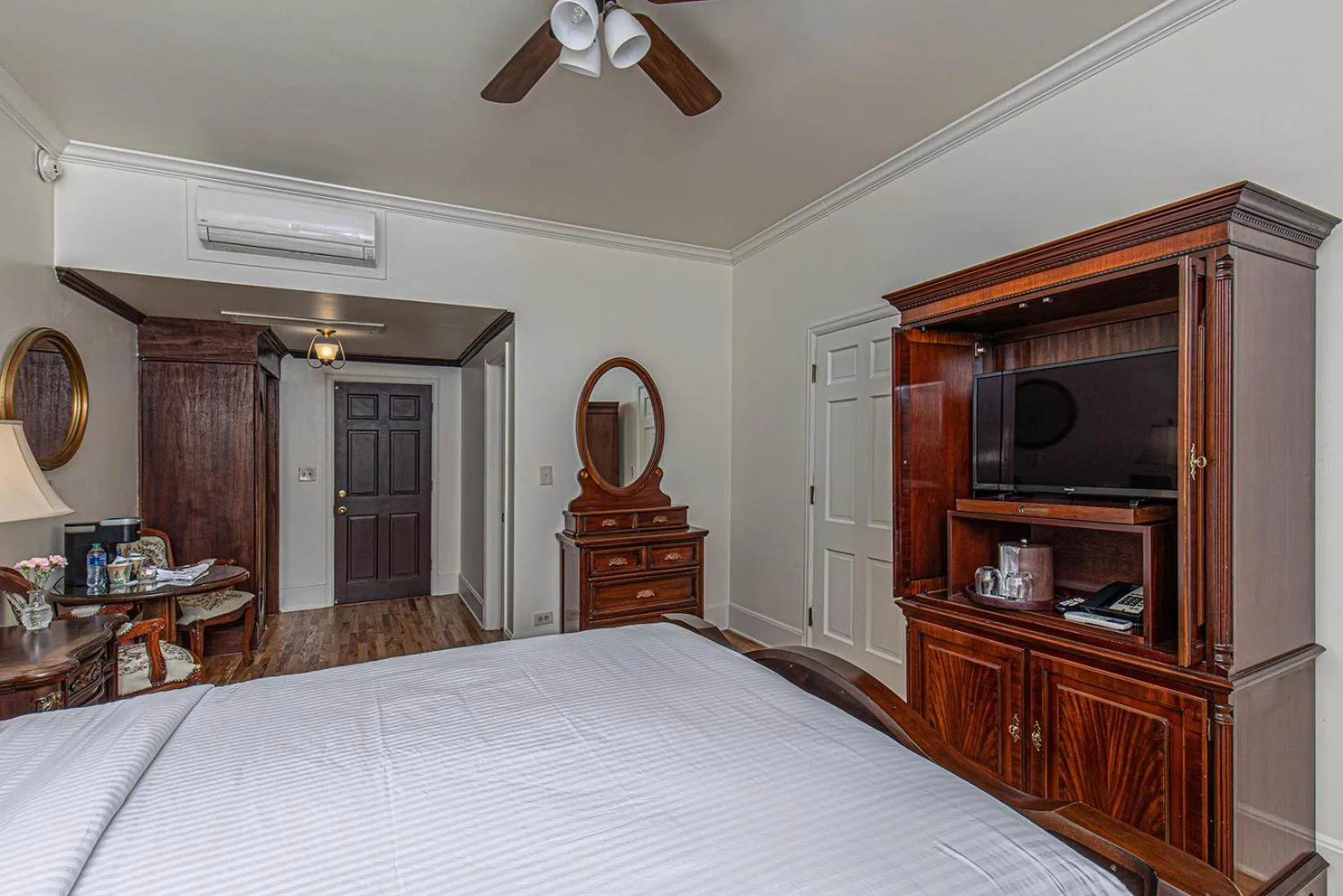 Bed in General Palmer Hotel