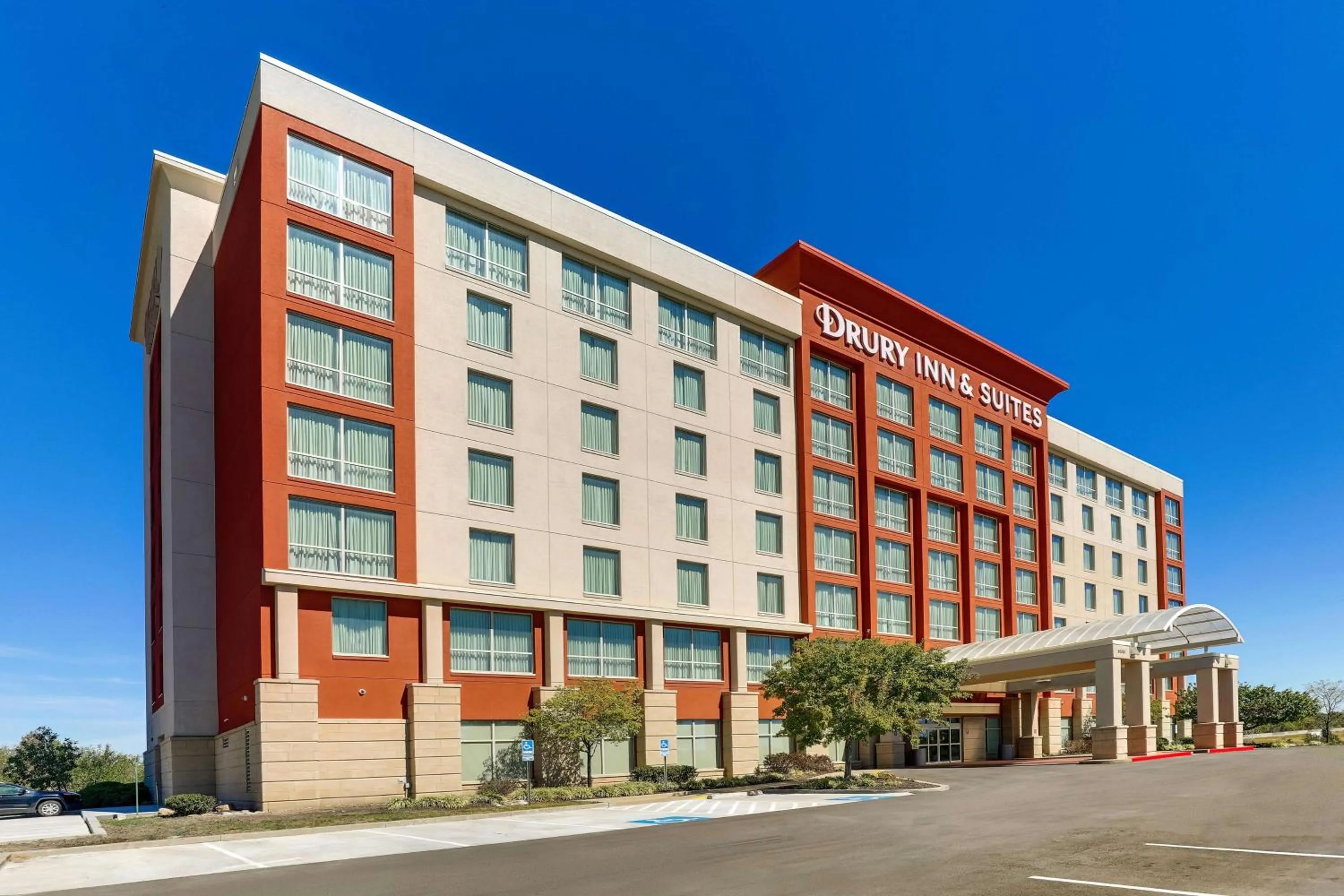 Property building in Drury Inn & Suites Independence Kansas City