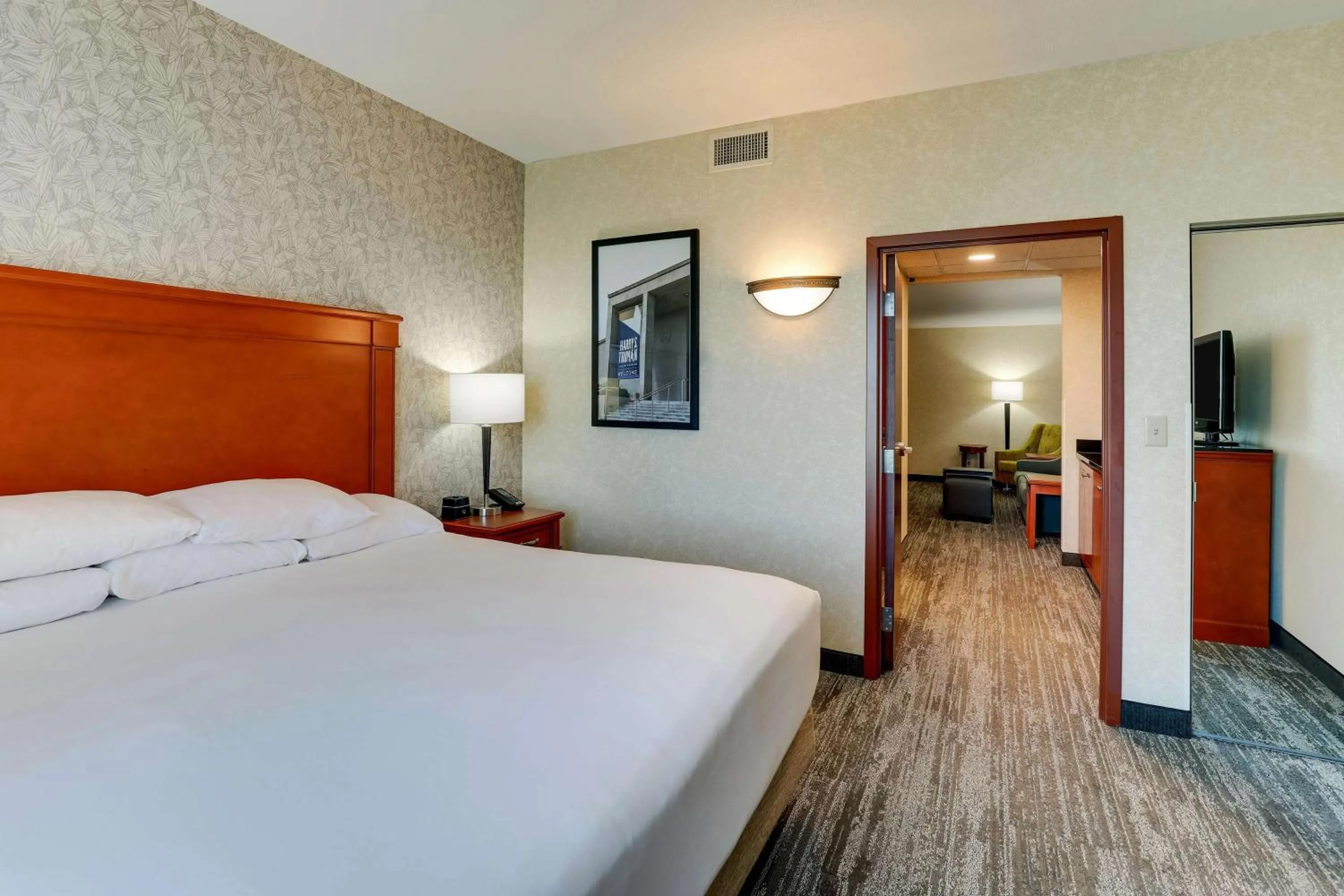 Bedroom, Bed in Drury Inn & Suites Independence Kansas City