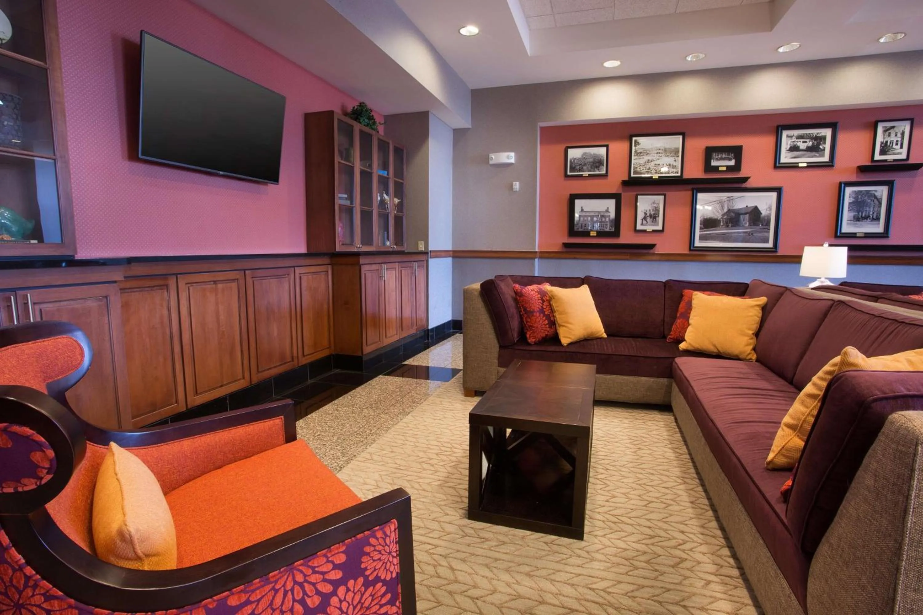 Lobby or reception in Drury Inn & Suites Cincinnati Sharonville