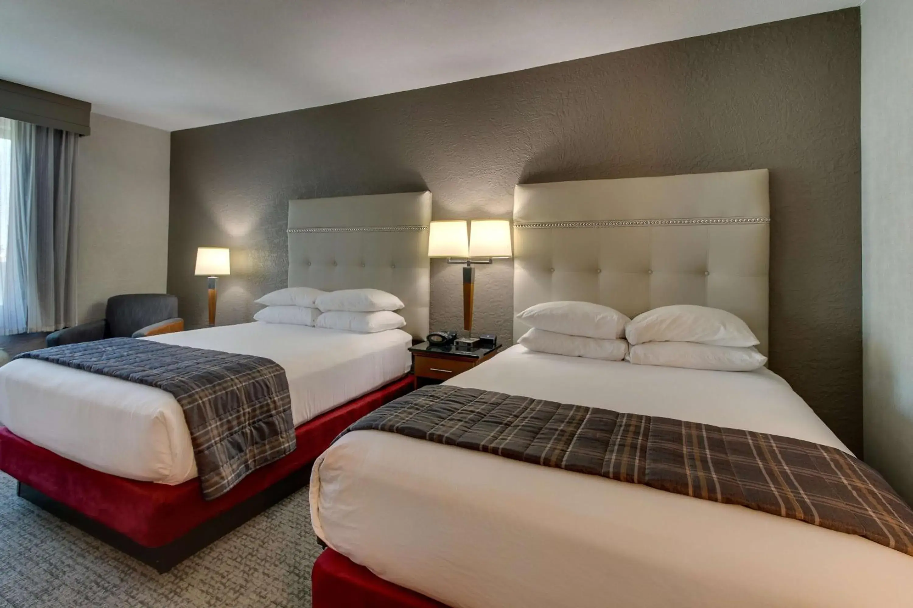 Deluxe Queen Room with Two Queen Beds in Drury Inn & Suites Phoenix Happy Valley Deluxe Queen Room with Two Queen Beds in Drury Inn & Suites Phoenix Happy Valley