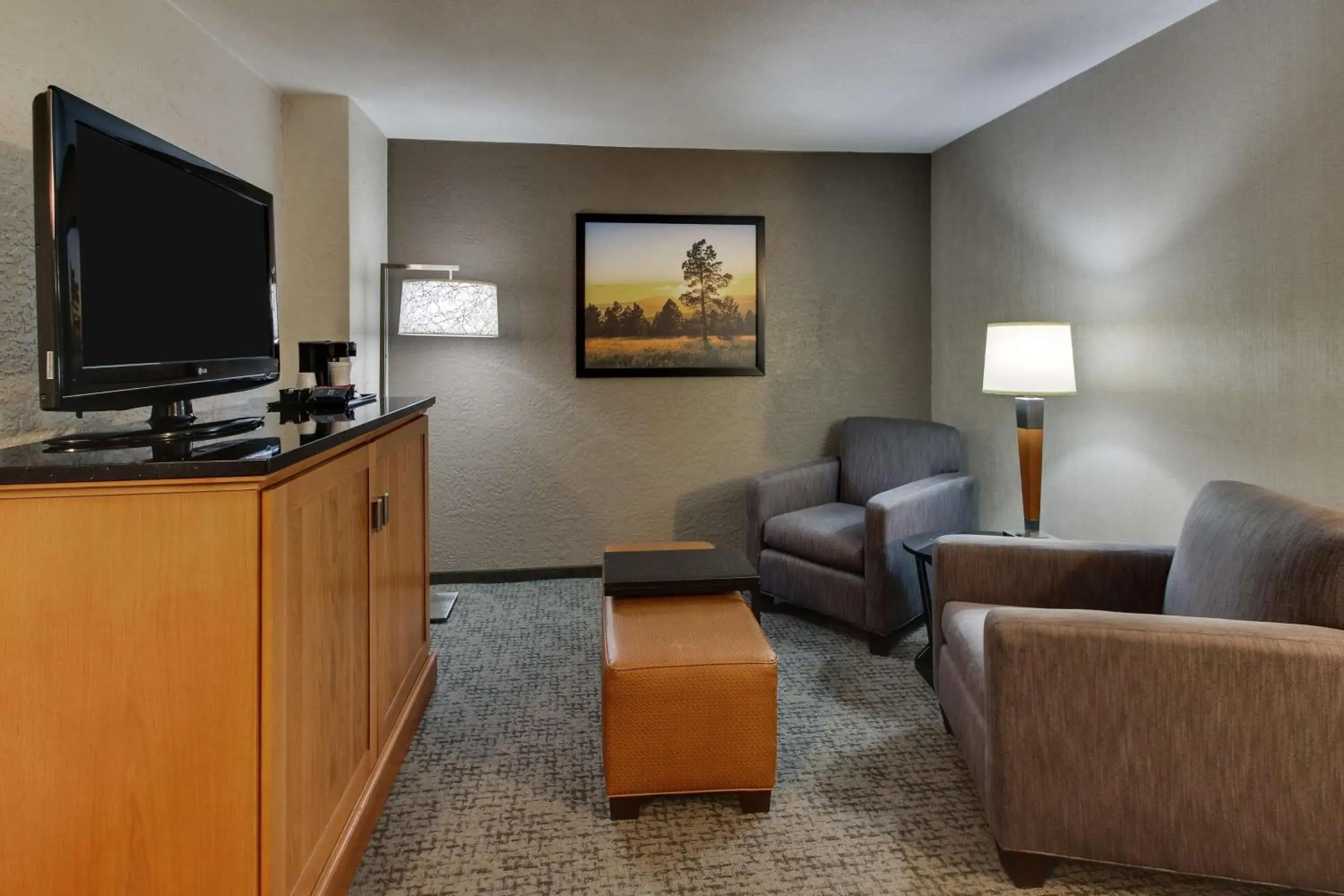 Spacious King Room in Drury Inn & Suites Phoenix Happy Valley Spacious King Room in Drury Inn & Suites Phoenix Happy Valley
