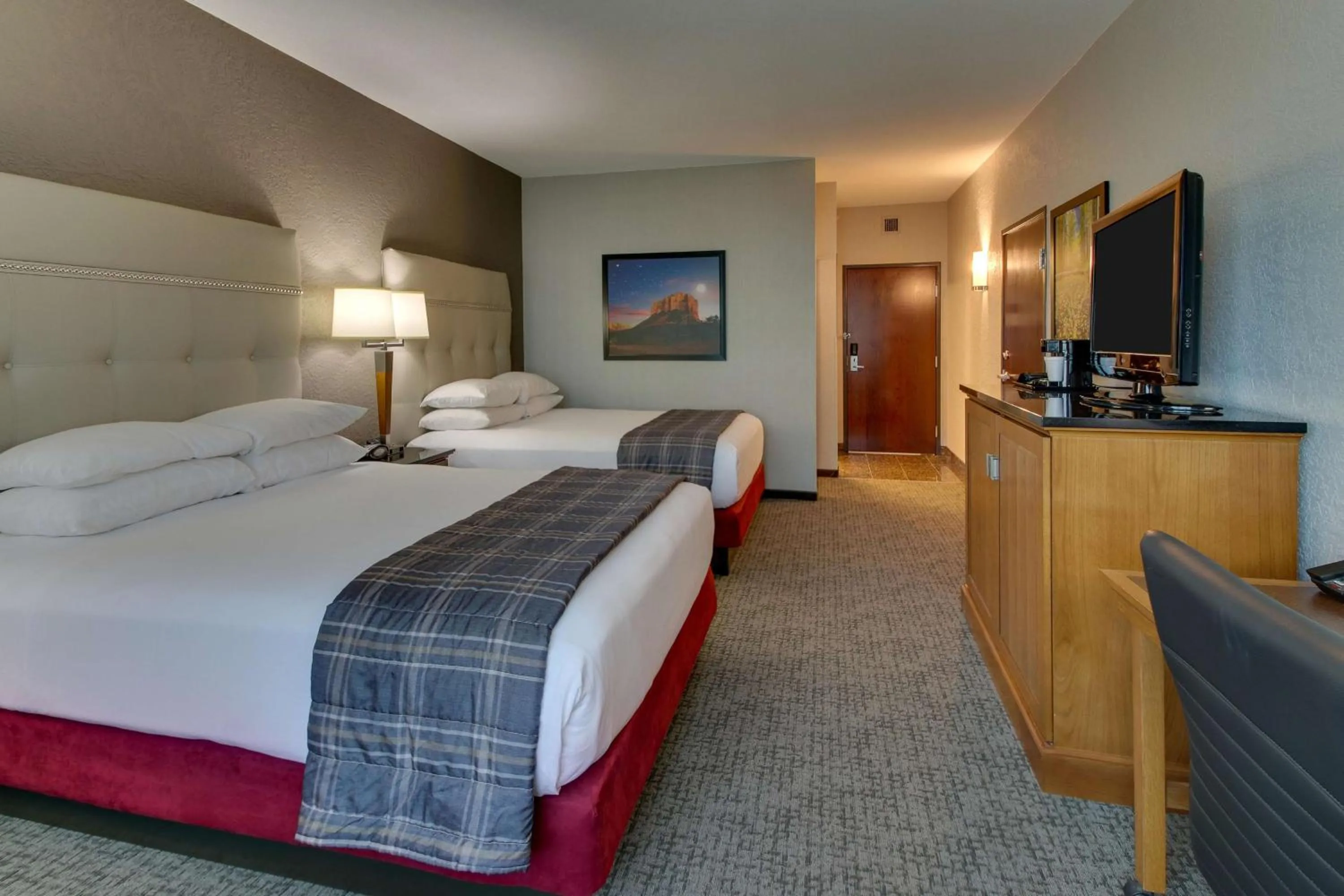 Photo of the whole room, Bed in Drury Inn & Suites Phoenix Happy Valley