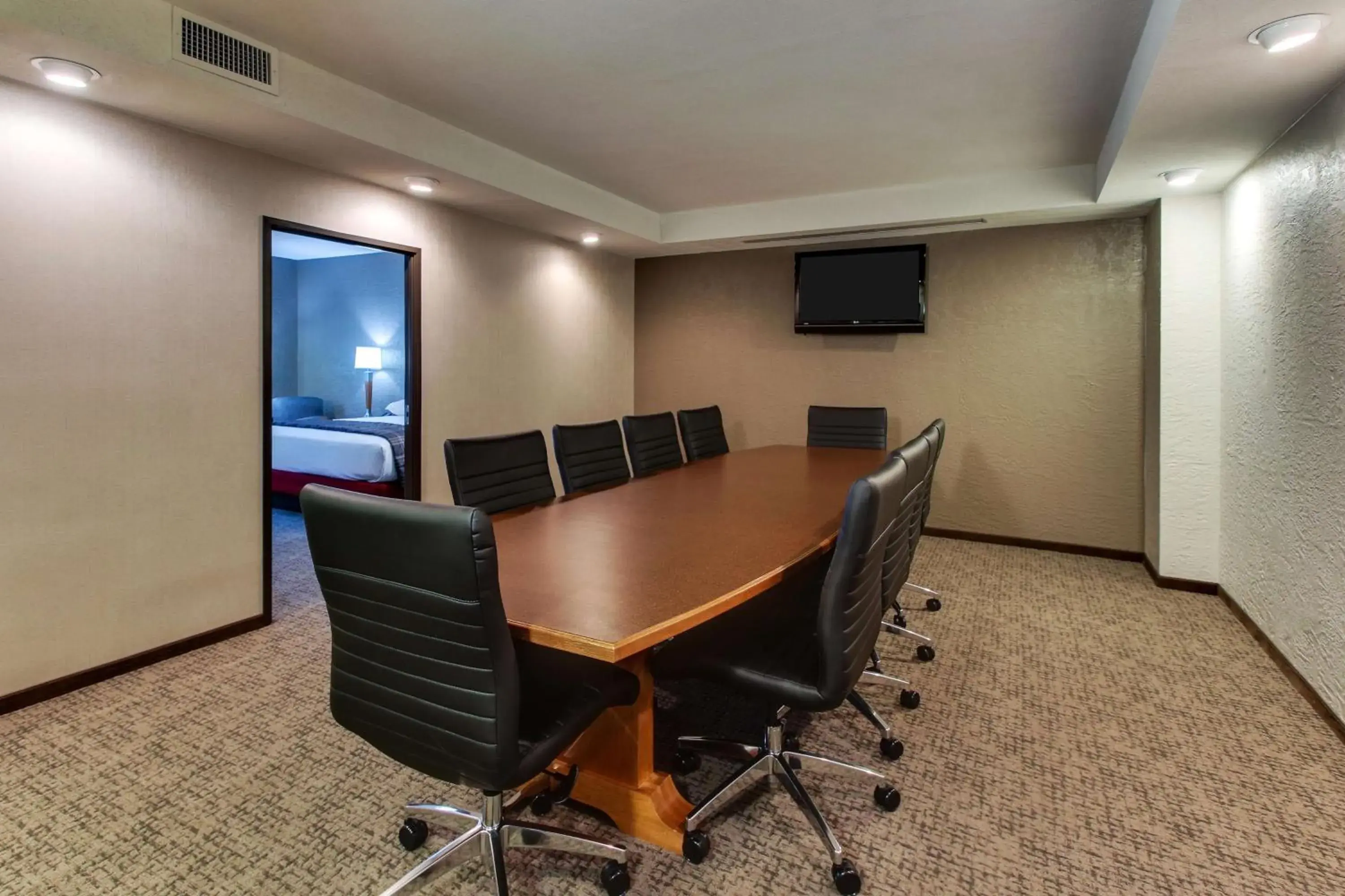 Deluxe King Meeting Room, 2 Rooms - Accessible , Tub in Drury Inn & Suites Phoenix Happy Valley Deluxe King Meeting Room, 2 Rooms - Accessible , Tub in Drury Inn & Suites Phoenix Happy Valley