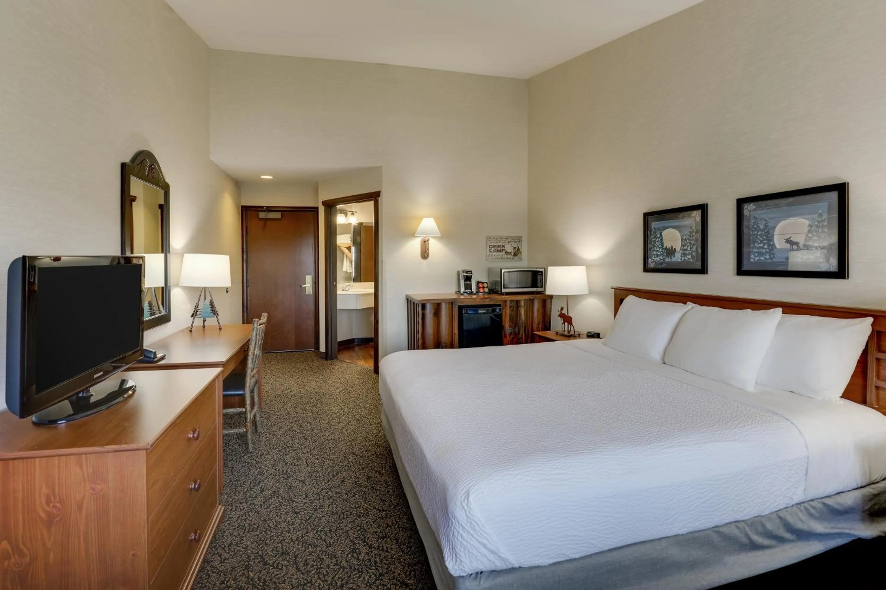 Photo of the whole room, Bed in Stoney Creek Hotel Columbia