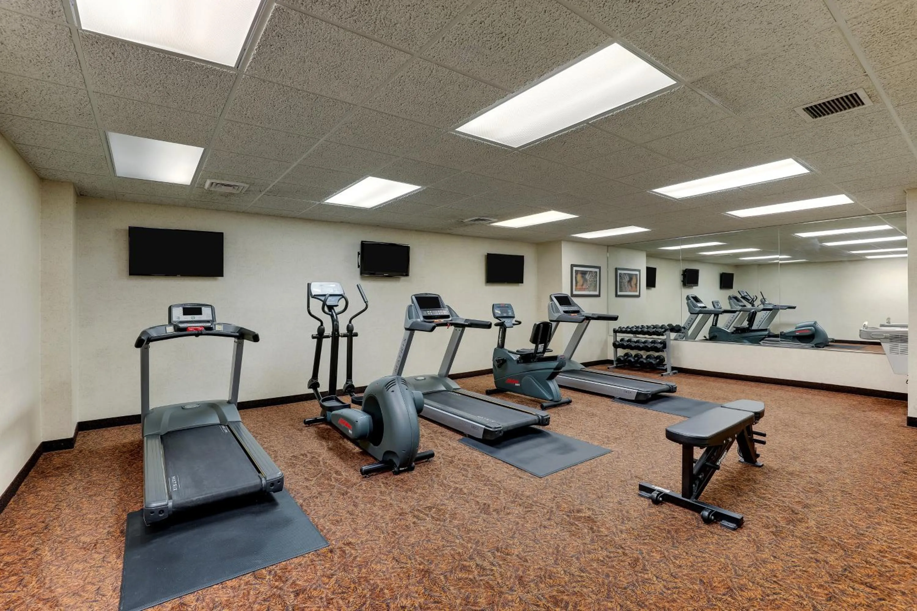 Fitness centre/facilities in Stoney Creek Hotel Columbia