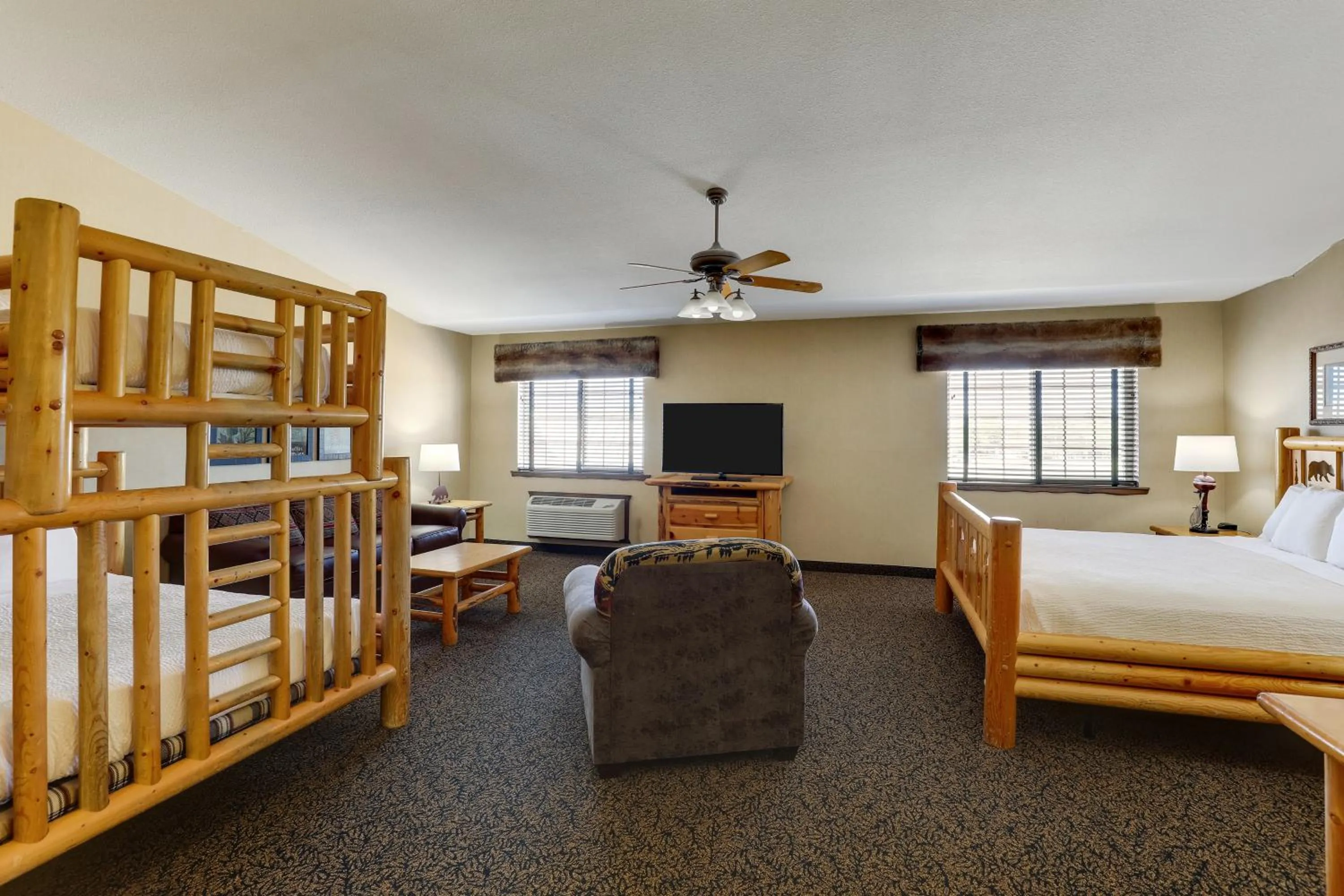 Photo of the whole room, Bed in Stoney Creek Hotel Columbia