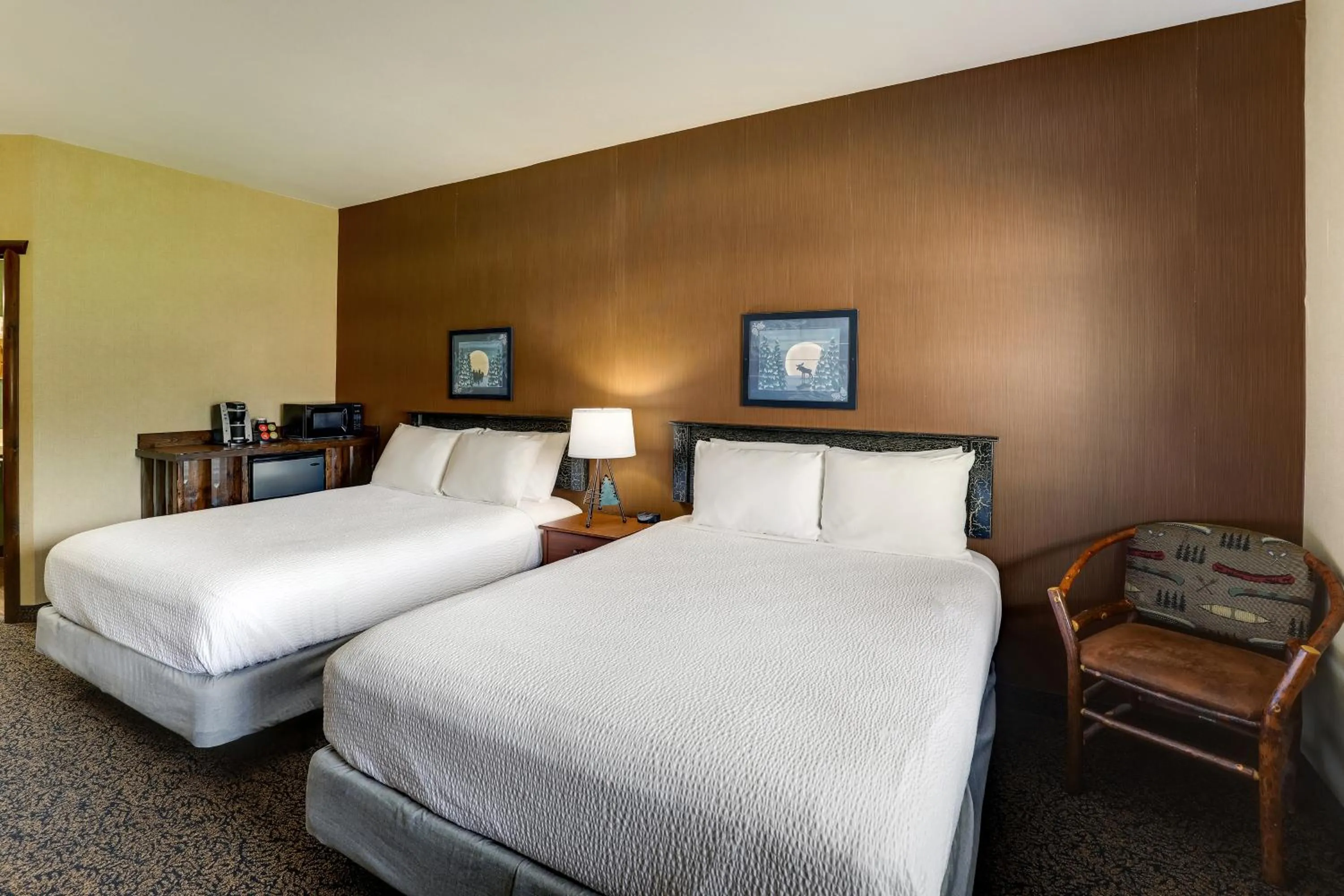 Bed in Stoney Creek Hotel Columbia