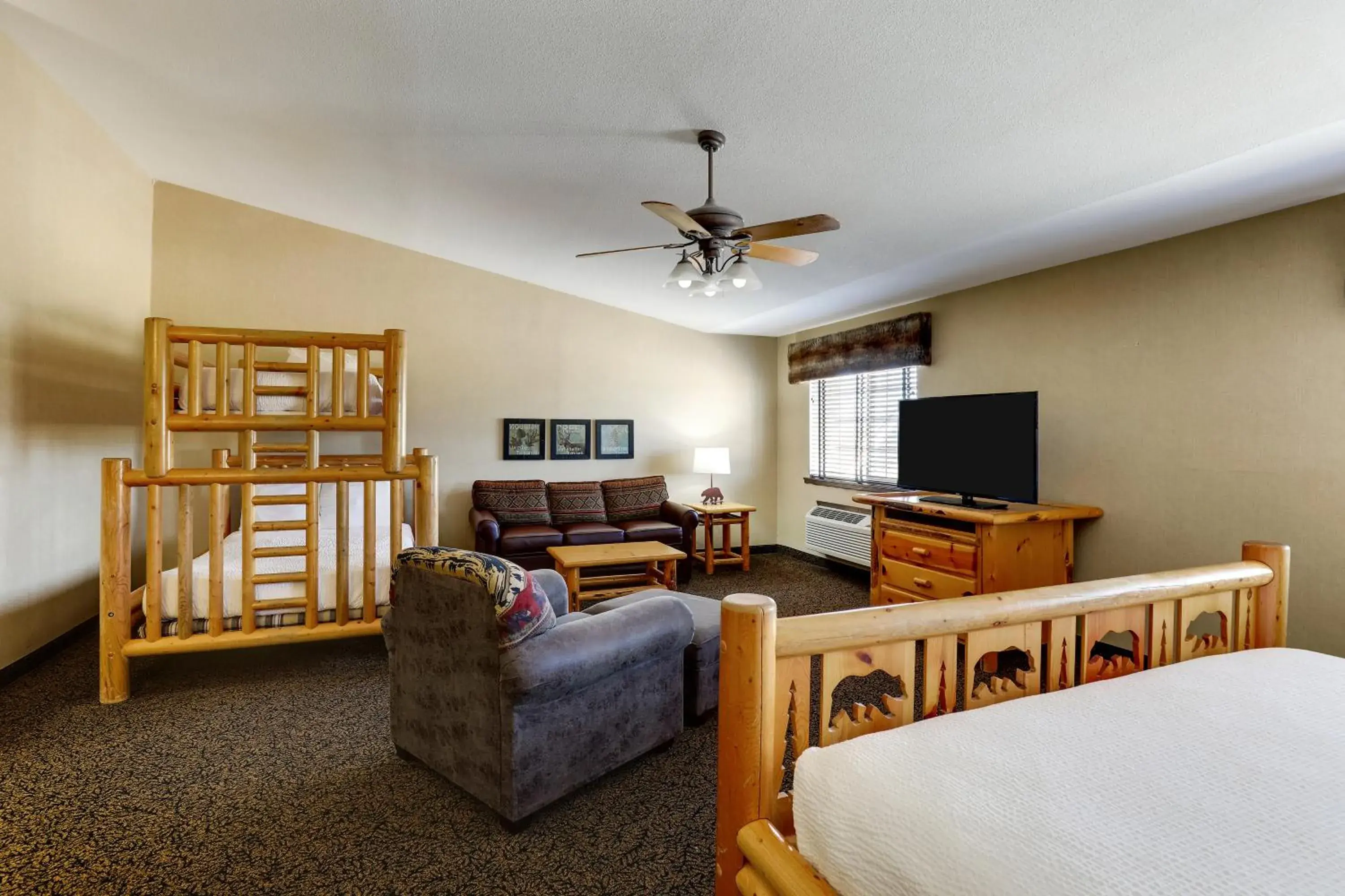 Family Suite in Stoney Creek Hotel Columbia Family Suite in Stoney Creek Hotel Columbia