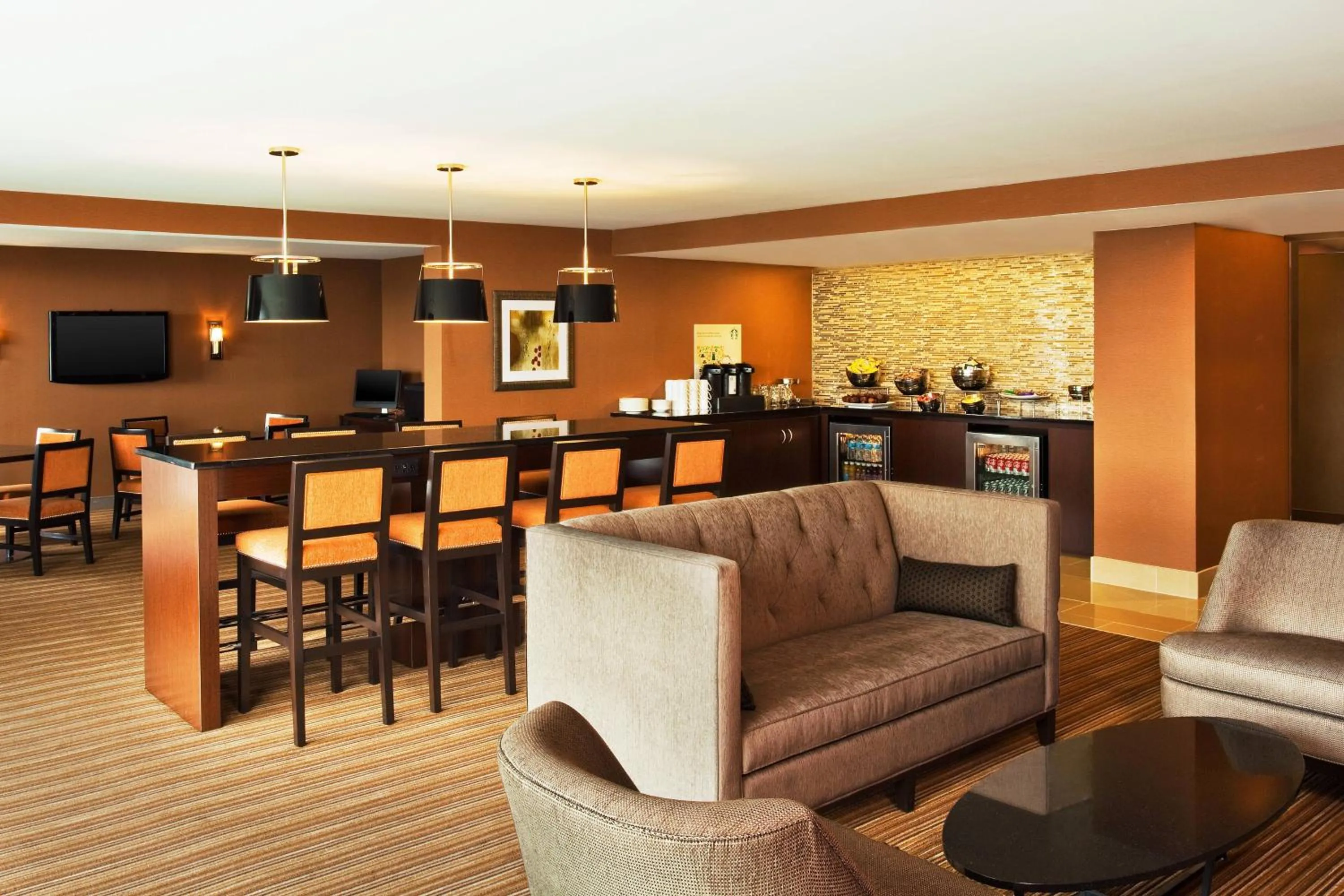 Lounge or bar in Sheraton Valley Forge King of Prussia