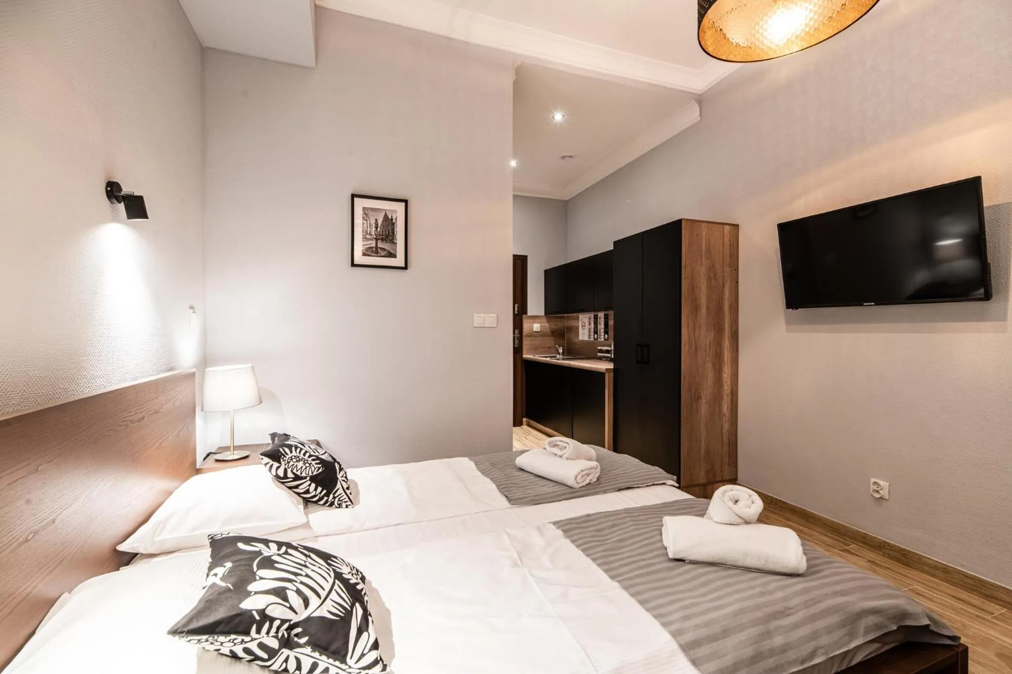 Bed in Lubomirskiego 23 Residence - great location, 10 min to Main Square by foot, right next to Main Rail and Bus Station