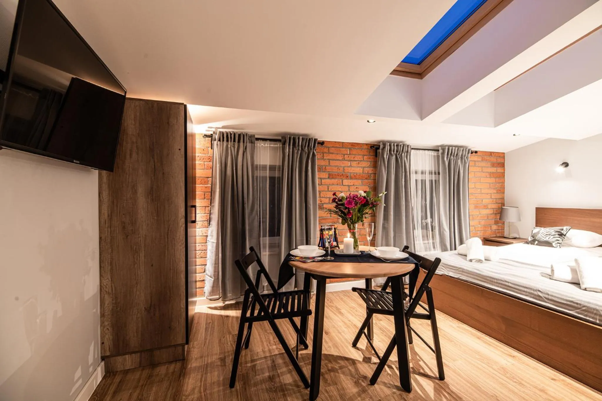 Dining area in Lubomirskiego 23 Residence - great location, 10 min to Main Square by foot, right next to Main Rail and Bus Station