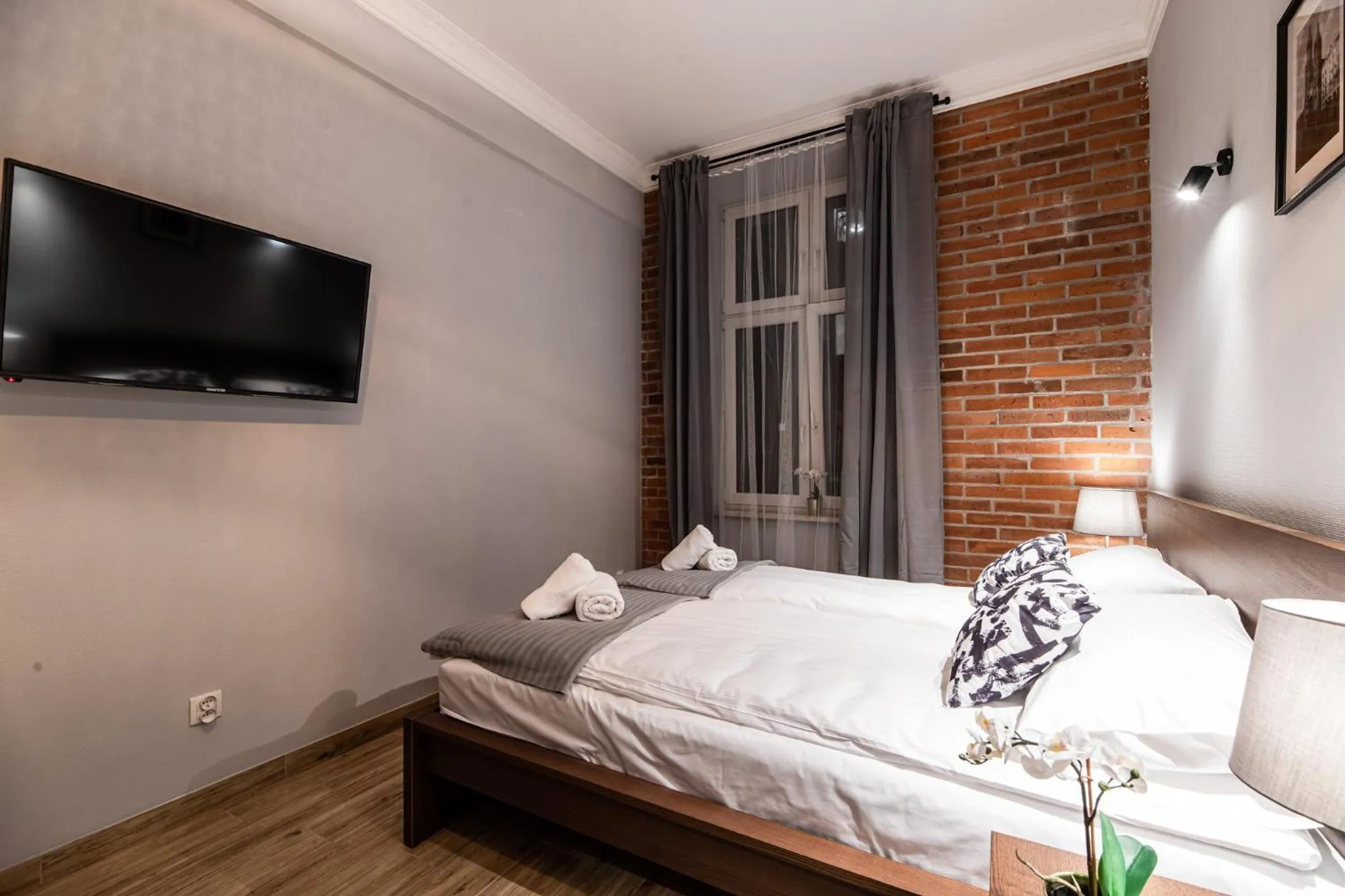 Bed in Lubomirskiego 23 Residence - great location, 10 min to Main Square by foot, right next to Main Rail and Bus Station