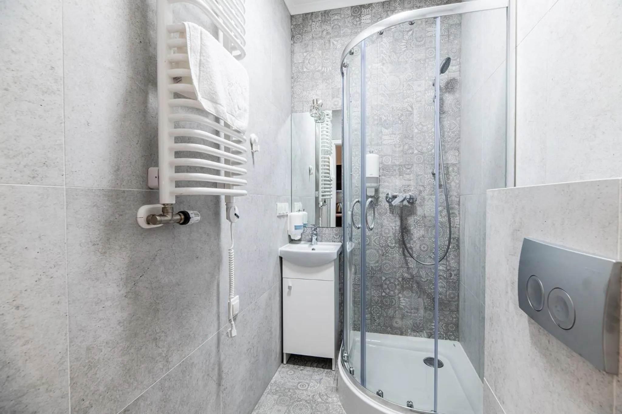 Shower in Lubomirskiego 23 Residence - great location, 10 min to Main Square by foot, right next to Main Rail and Bus Station