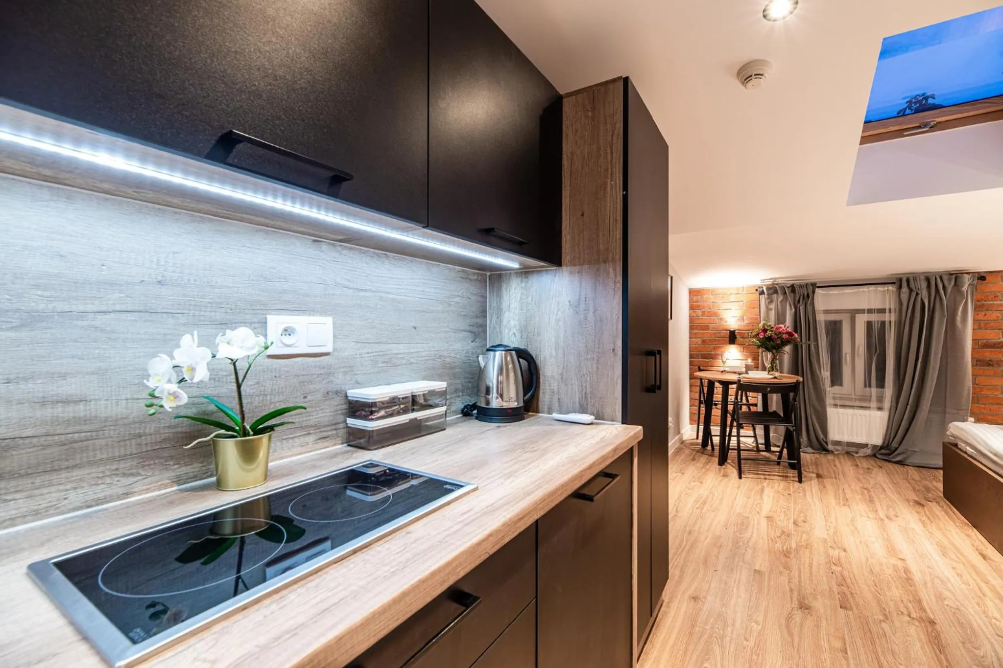 Kitchen or kitchenette in Lubomirskiego 23 Residence - great location, 10 min to Main Square by foot, right next to Main Rail and Bus Station