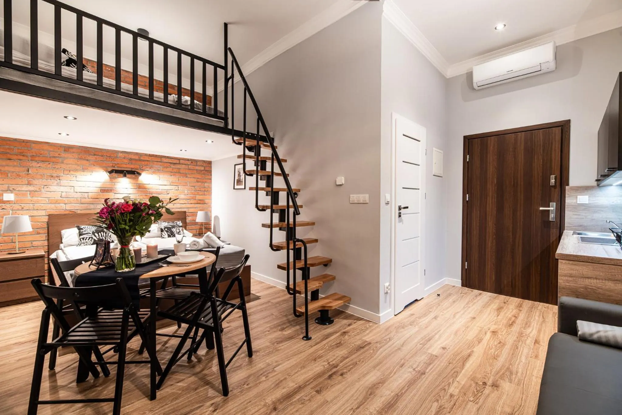 Living room in Lubomirskiego 23 Residence - great location, 10 min to Main Square by foot, right next to Main Rail and Bus Station