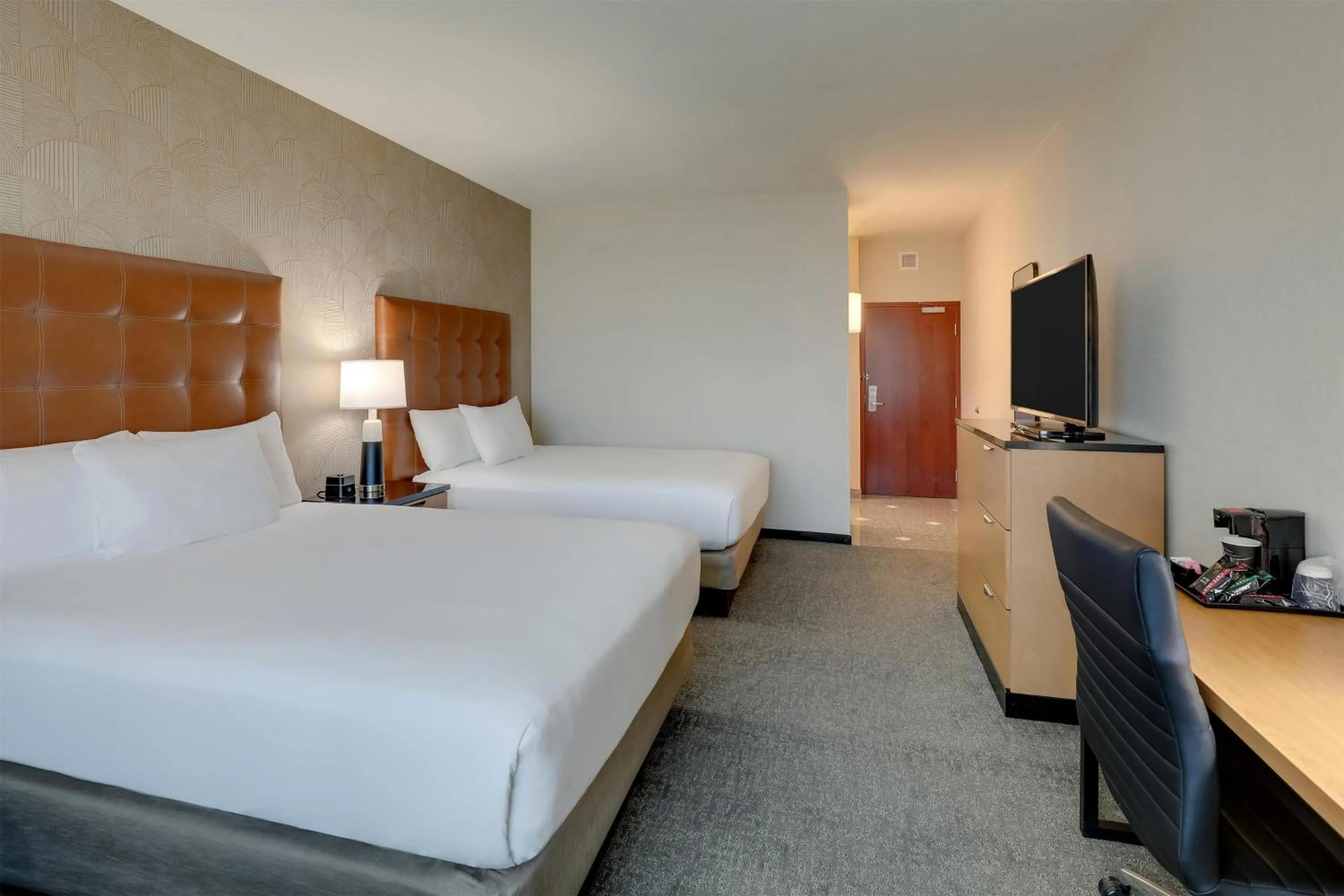 Bedroom, Bed in Drury Inn & Suites Dayton North