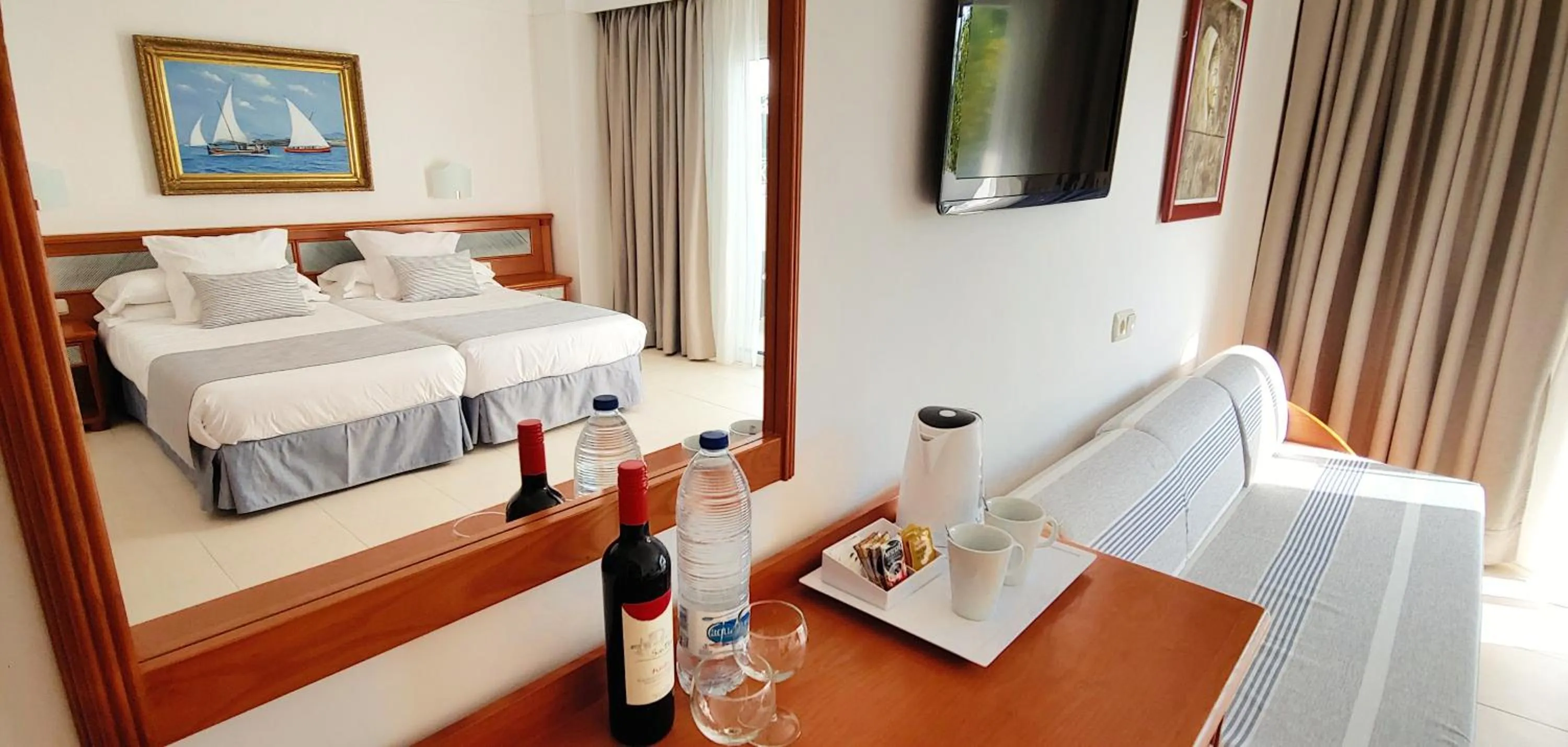 Photo of the whole room, Bed in Hotel Rocamarina - Adults Only