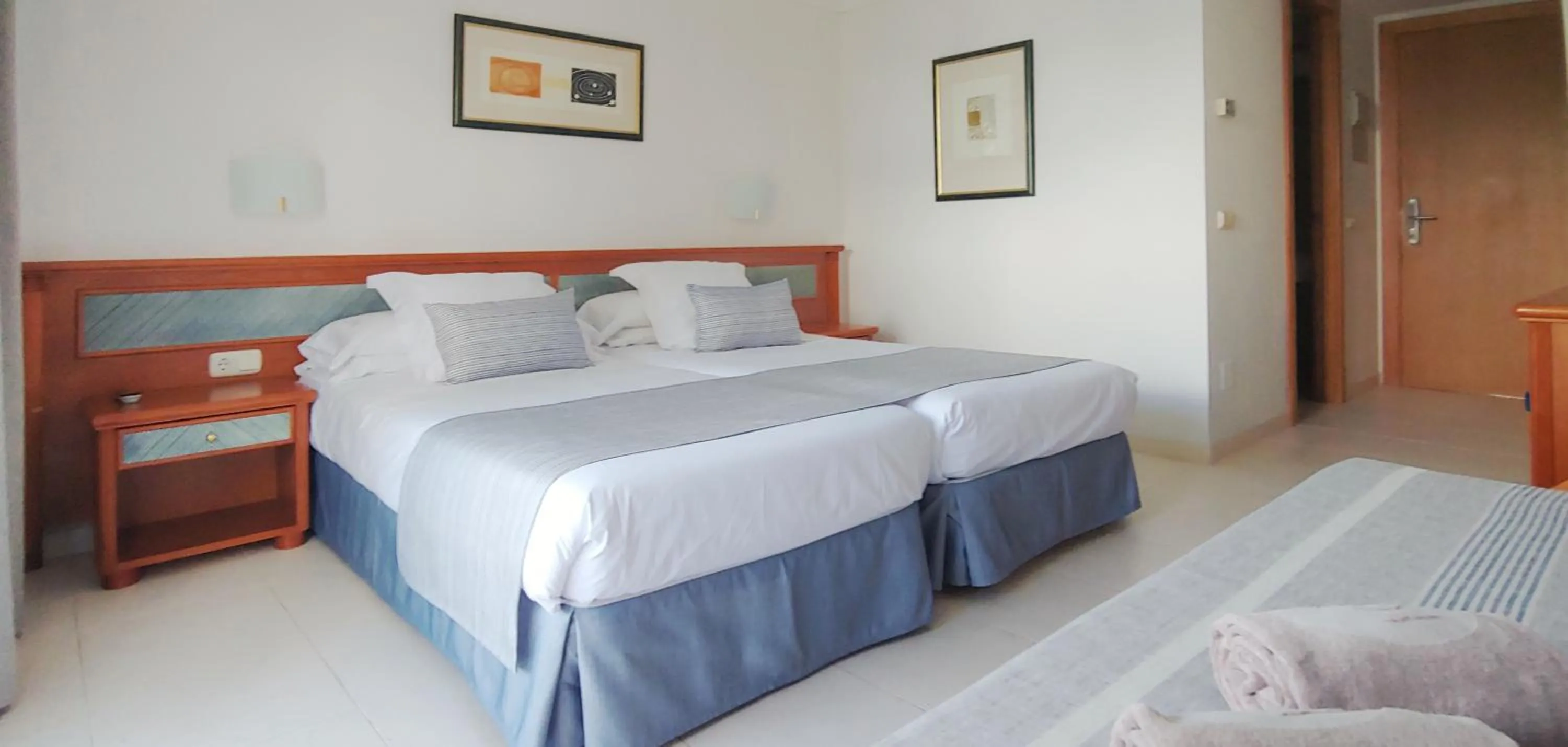 Photo of the whole room, Bed in Hotel Rocamarina - Adults Only