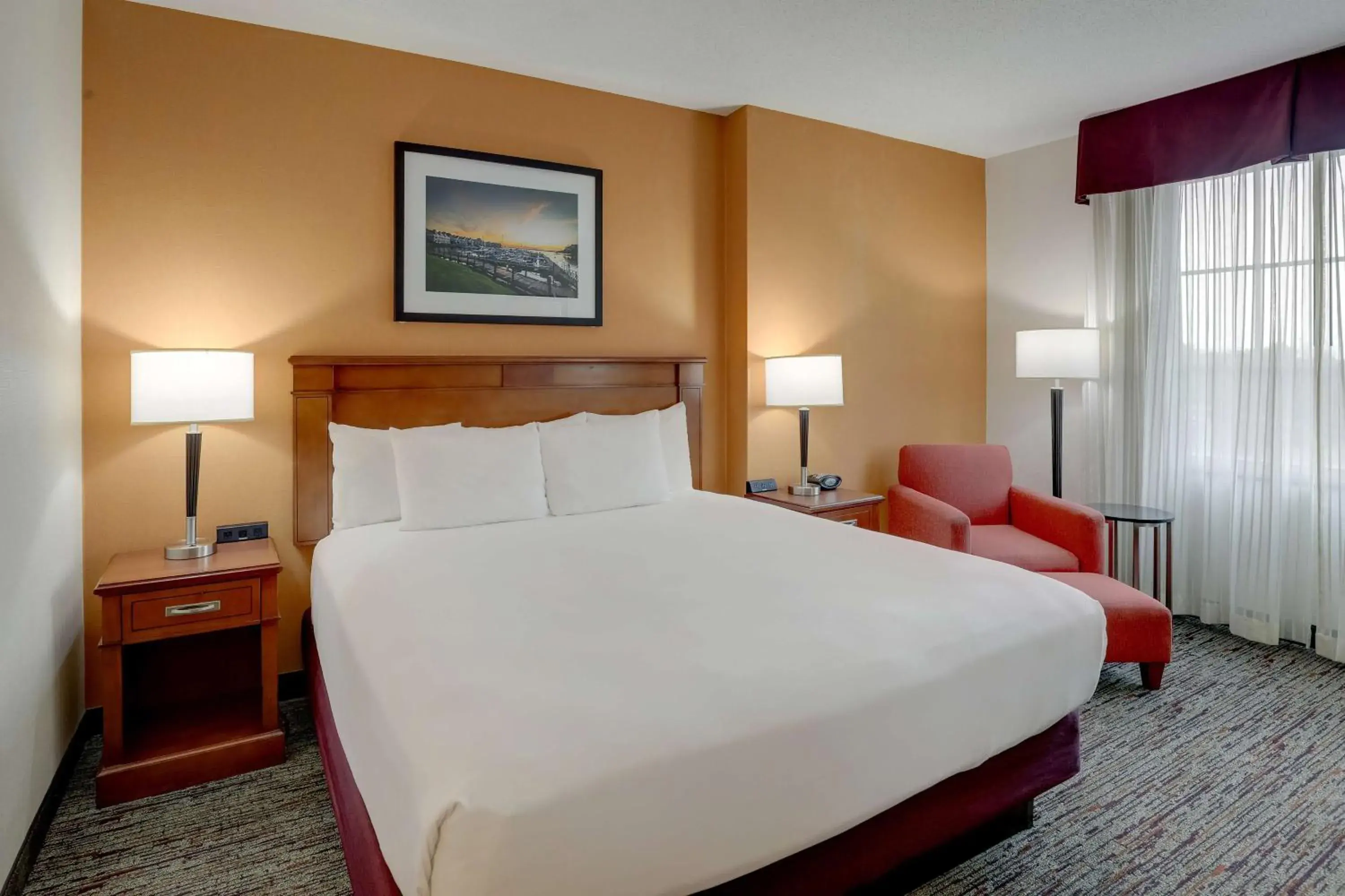 Deluxe King Room - Accessible, Tub in Drury Inn & Suites Charlotte Northlake Deluxe King Room - Accessible, Tub in Drury Inn & Suites Charlotte Northlake