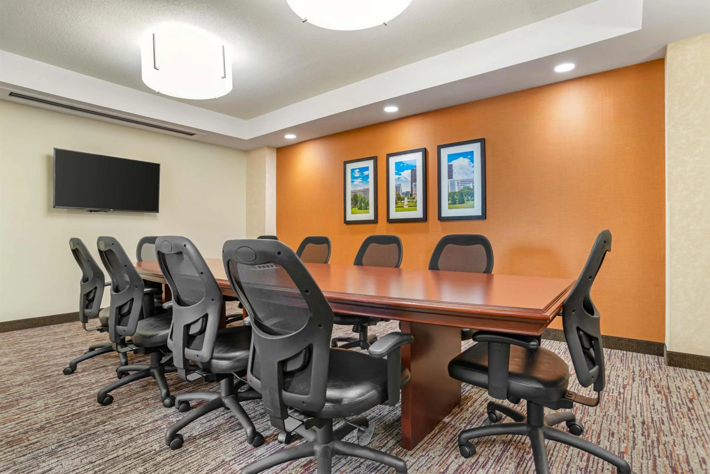 Bedroom in Drury Inn & Suites Baton Rouge