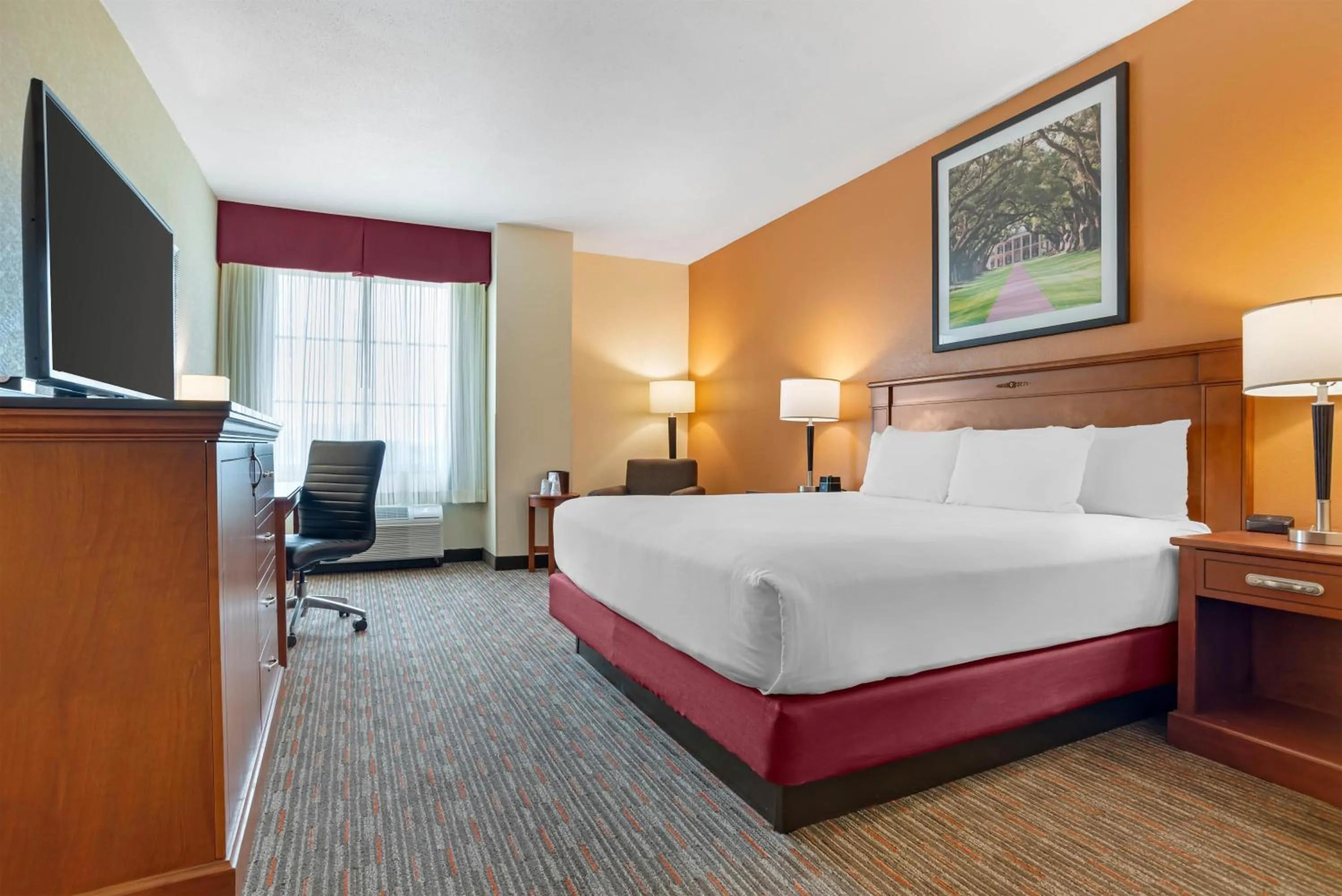 Bedroom, Bed in Drury Inn & Suites Baton Rouge