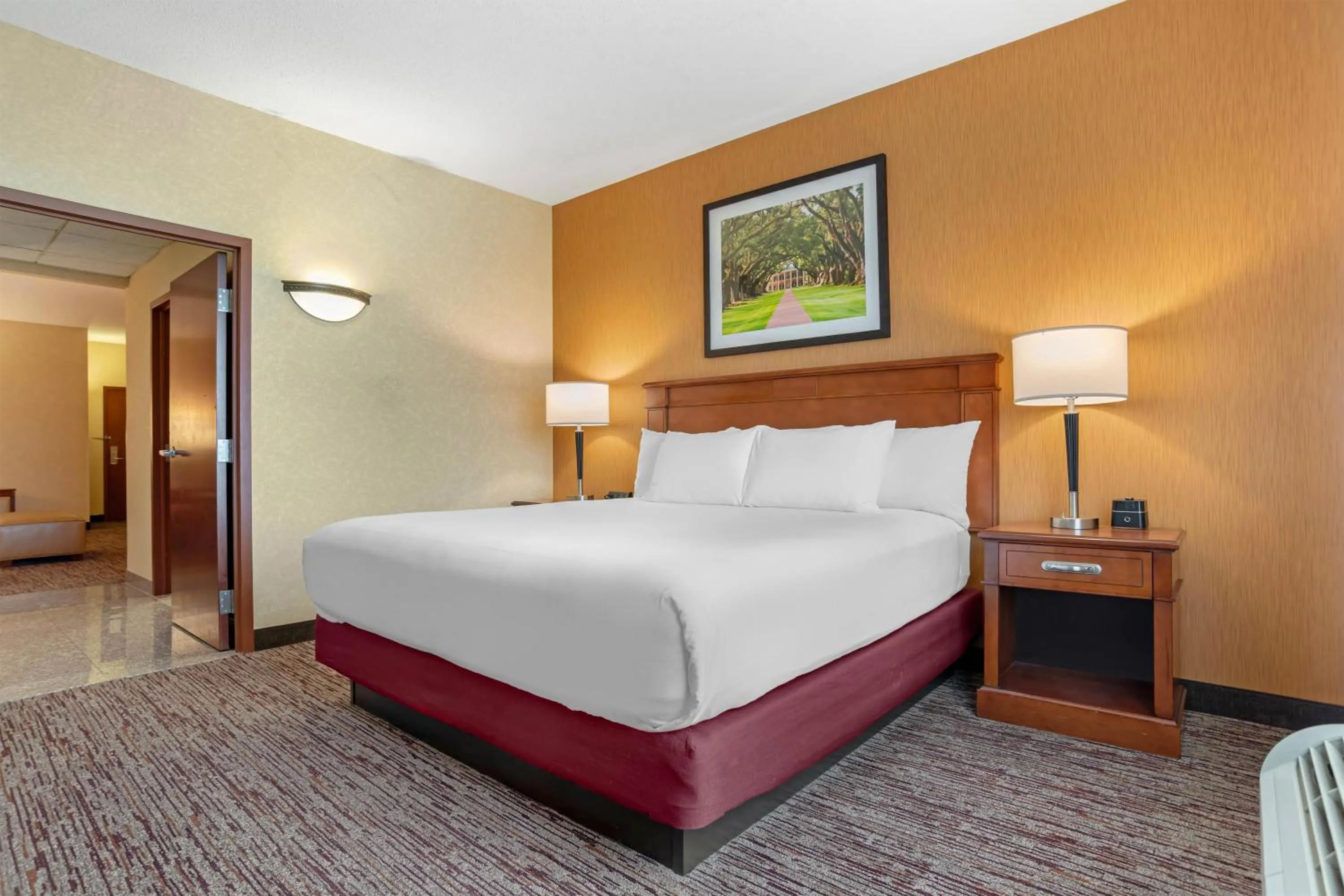 Bedroom, Bed in Drury Inn & Suites Baton Rouge