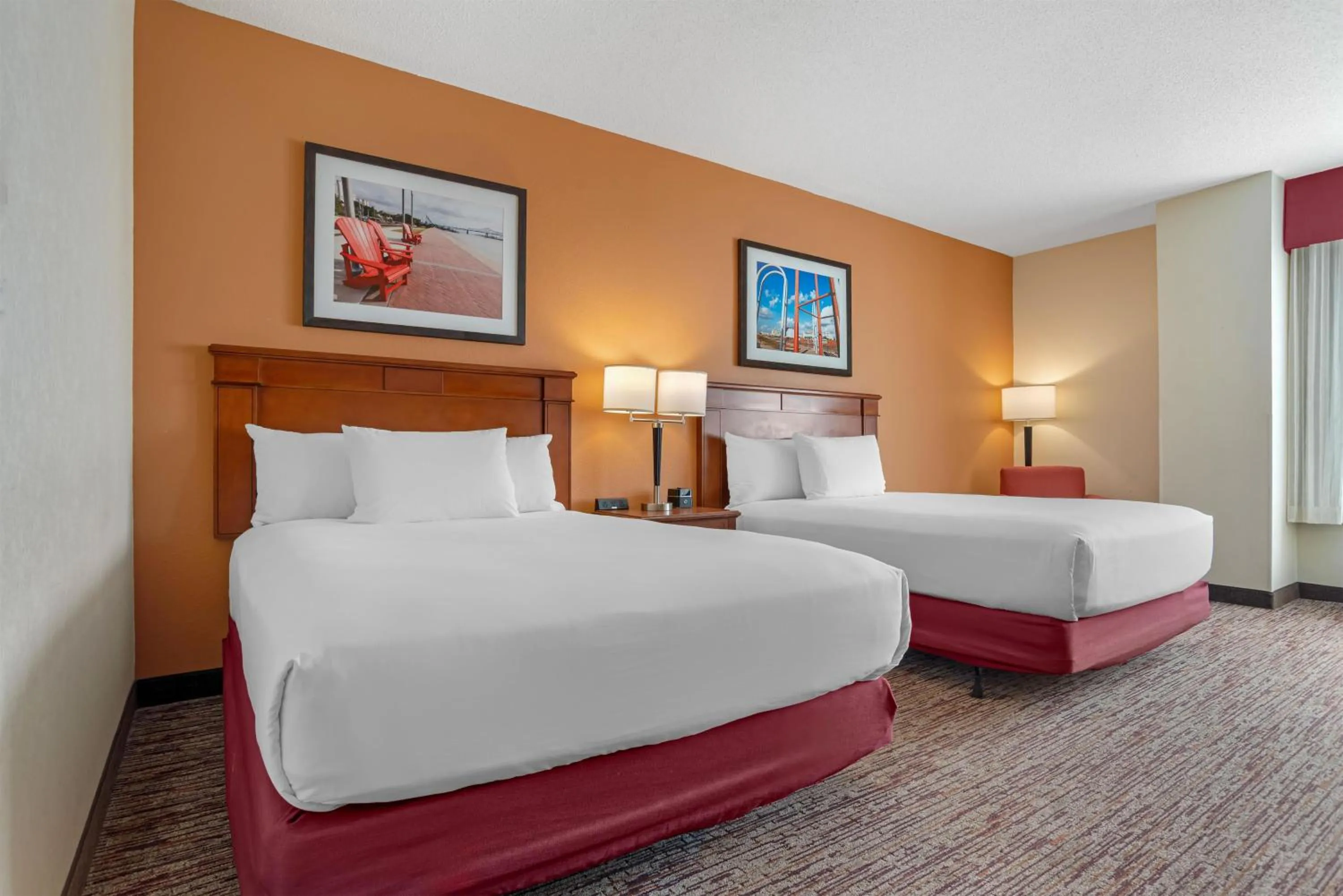 Bedroom, Bed in Drury Inn & Suites Baton Rouge