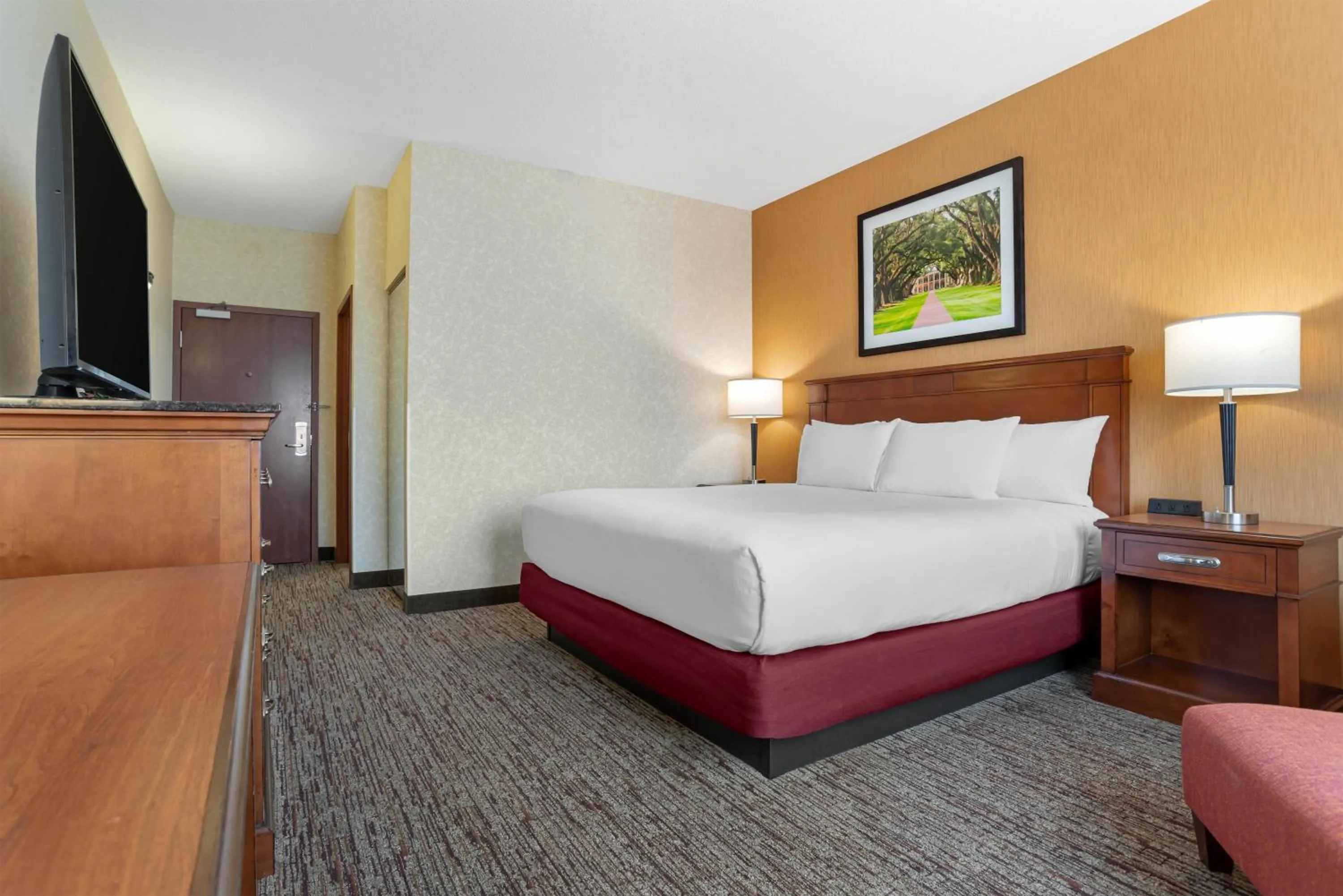 Bedroom, Bed in Drury Inn & Suites Baton Rouge