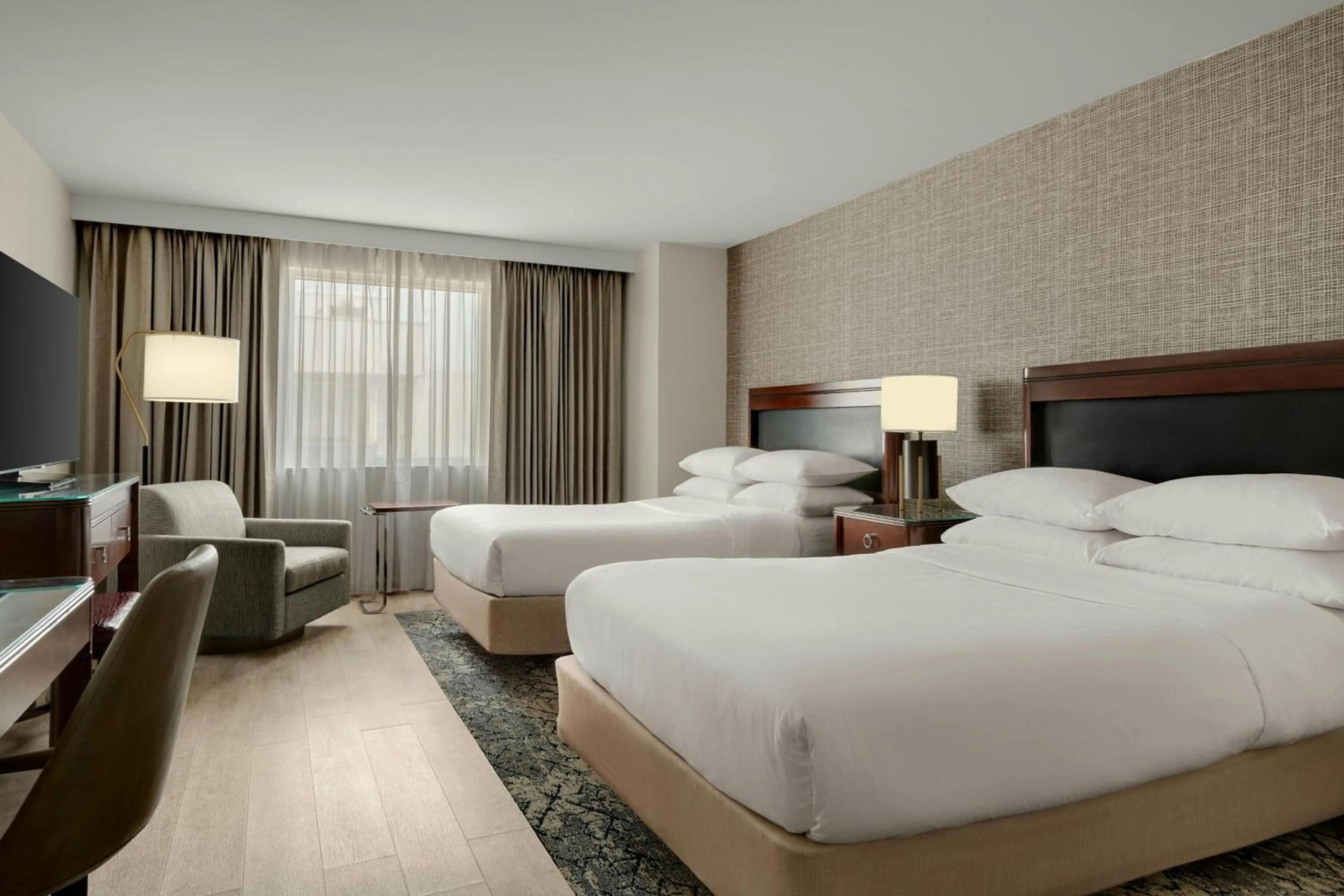 Photo of the whole room, Bed in Sheraton Hotel Metairie New Orleans