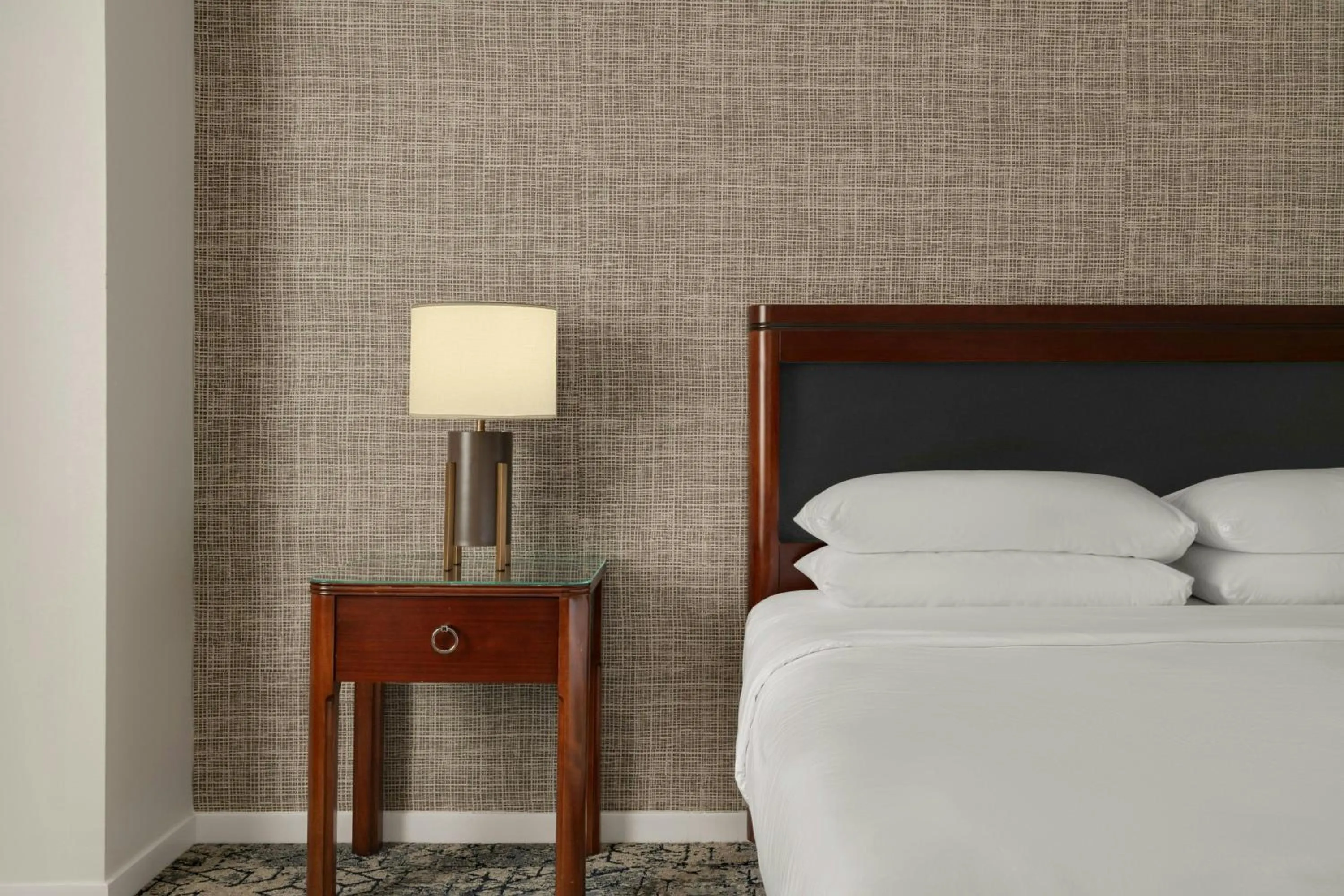 Photo of the whole room, Bed in Sheraton Hotel Metairie New Orleans