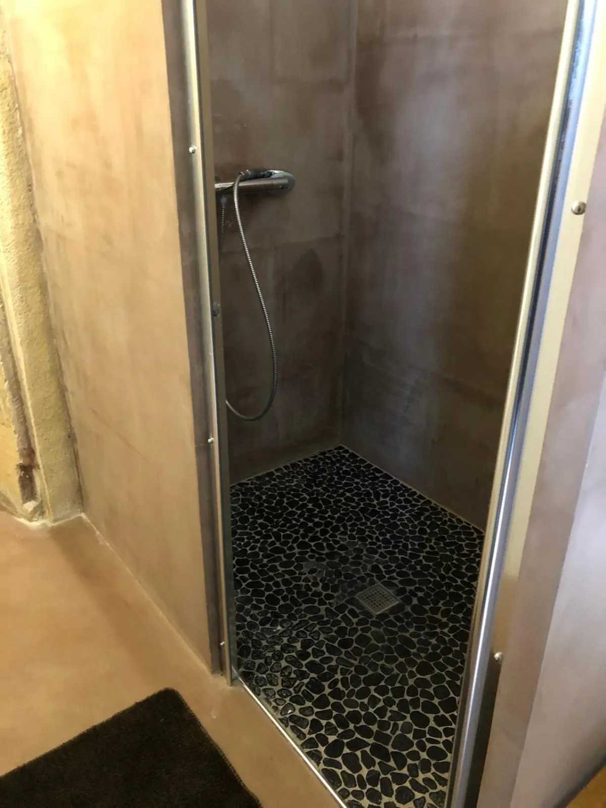 Shower in Chambre Troglodytique Villa Marie Louise