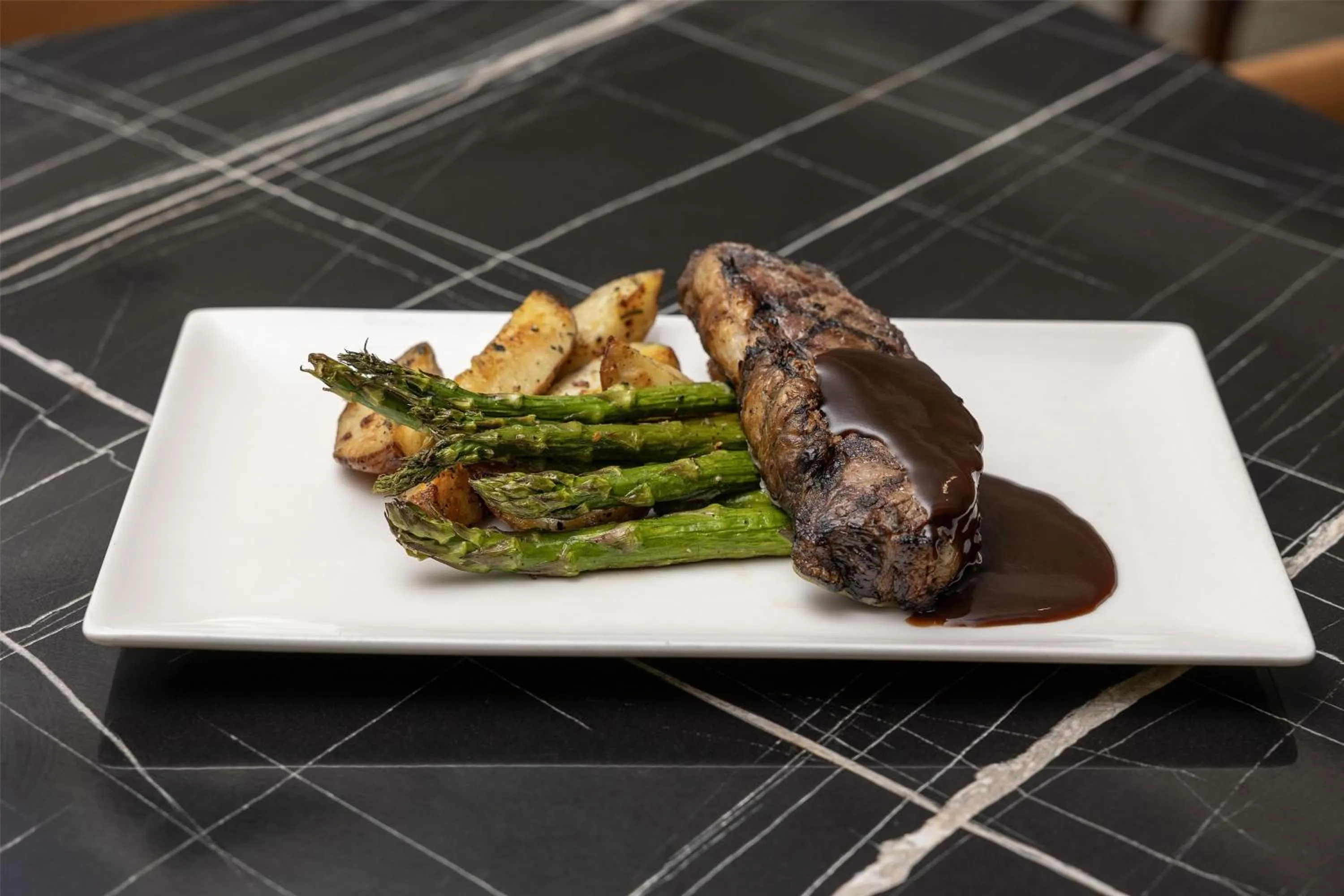 Restaurant/places to eat in Virginia Crossings Hotel, Tapestry Collection by Hilton