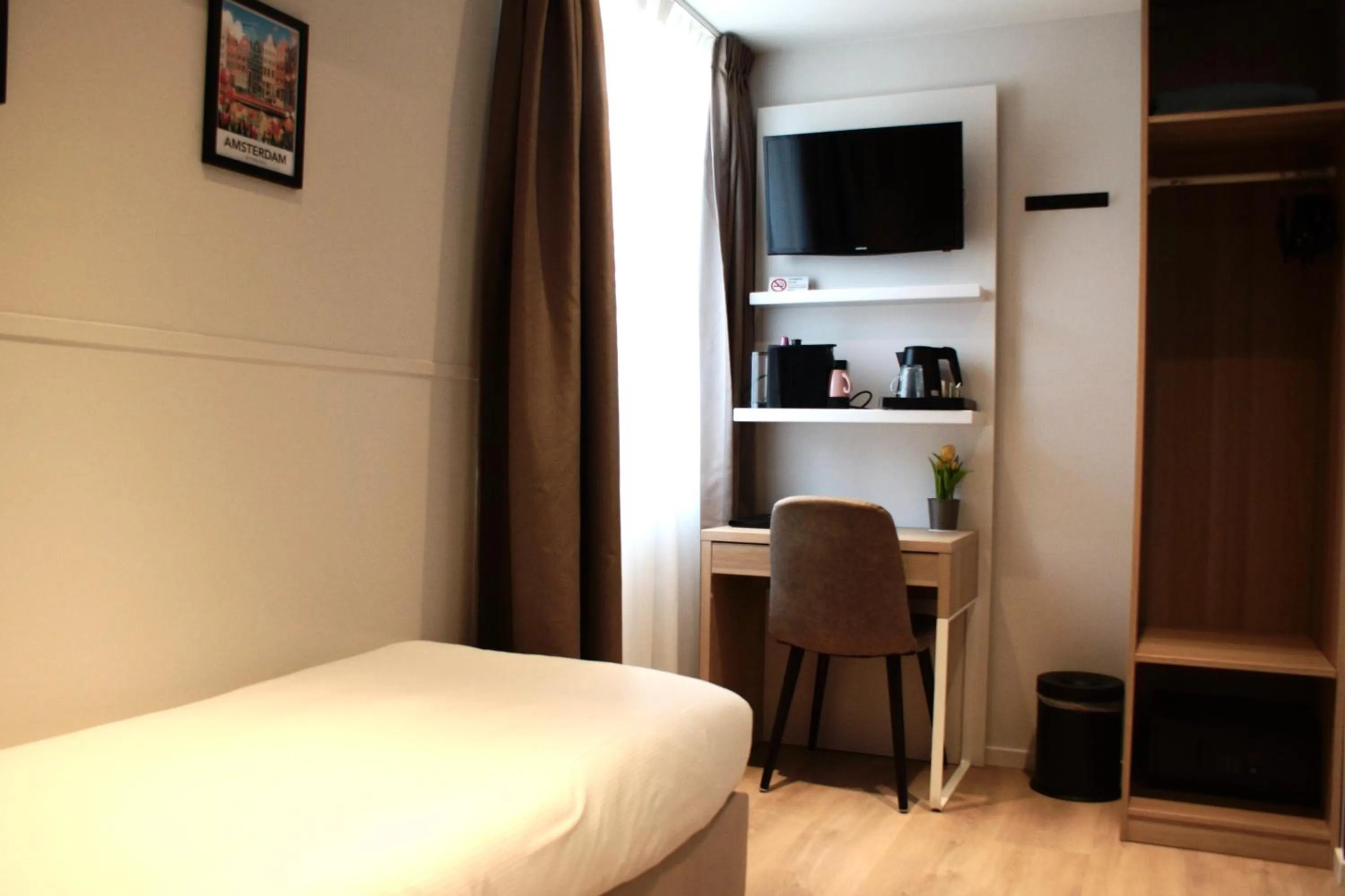 Bedroom, Bed in Hotel van Gelder