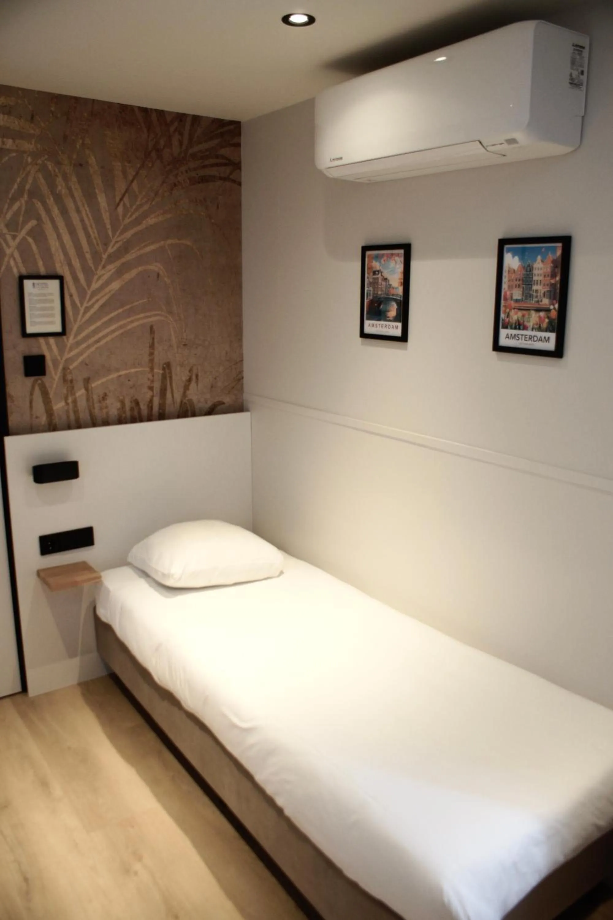 Bedroom, Bed in Hotel van Gelder